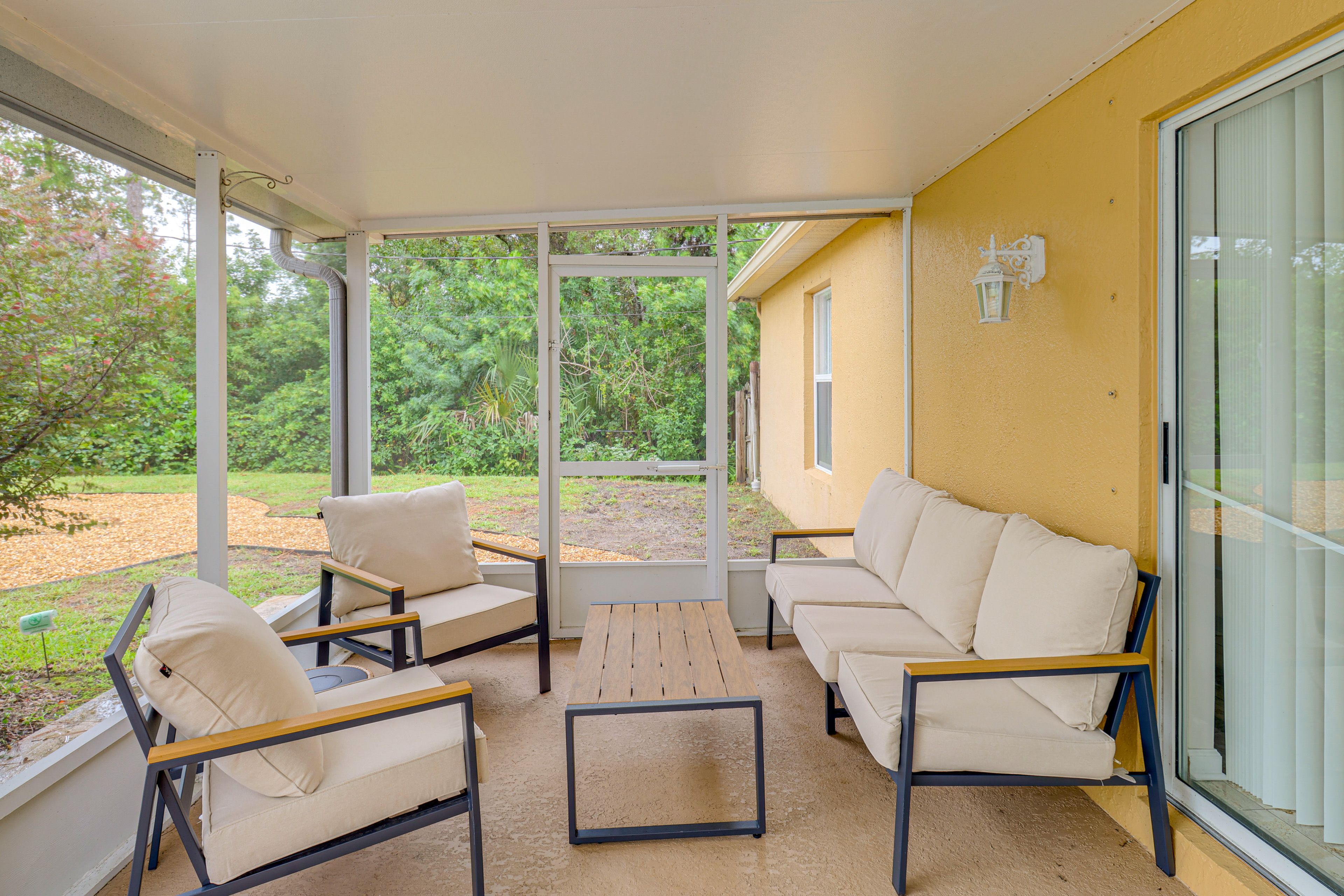 Screened-In Lanai | Gas Grill | Dining Table