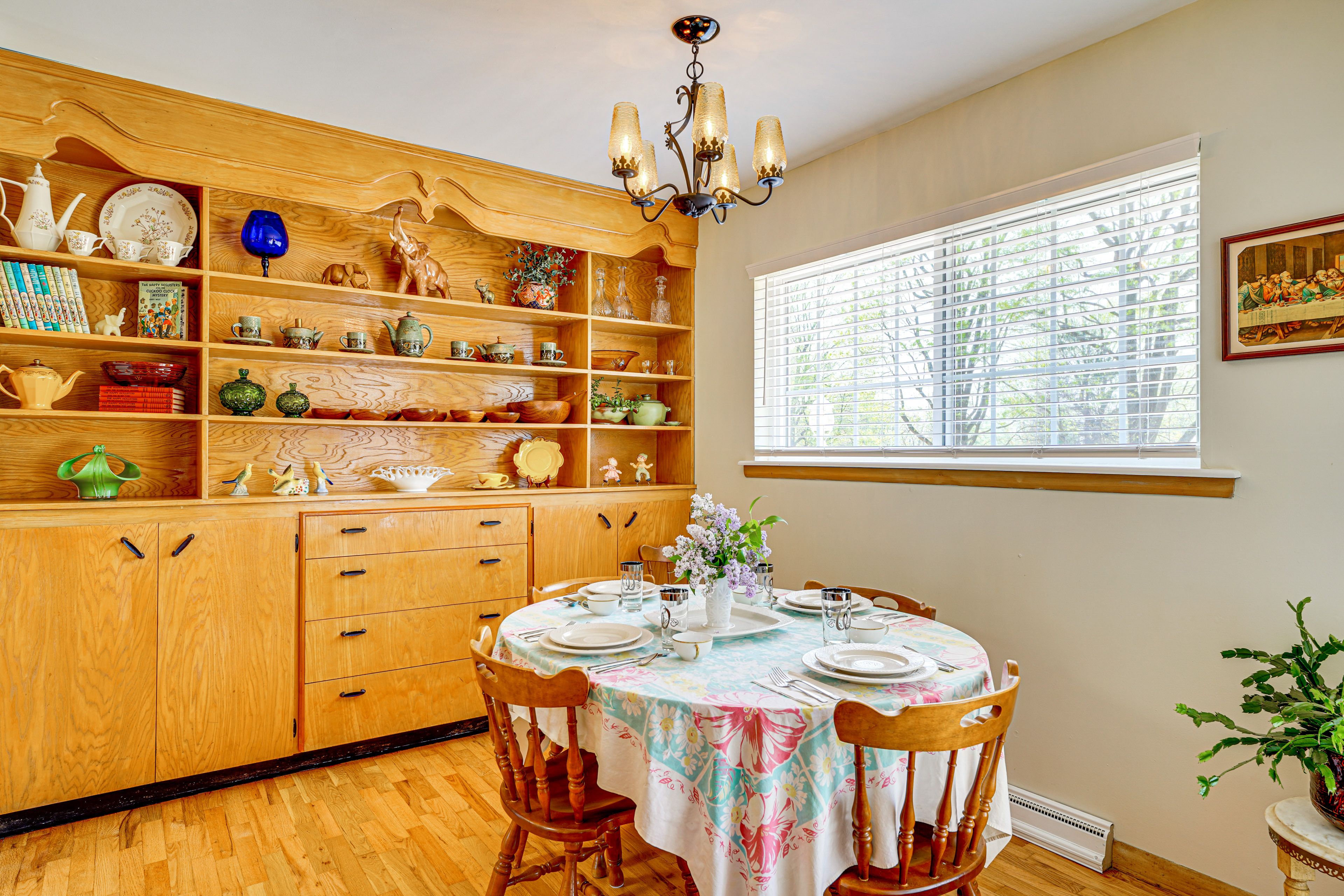 Dining Area | Dishware/Flatware