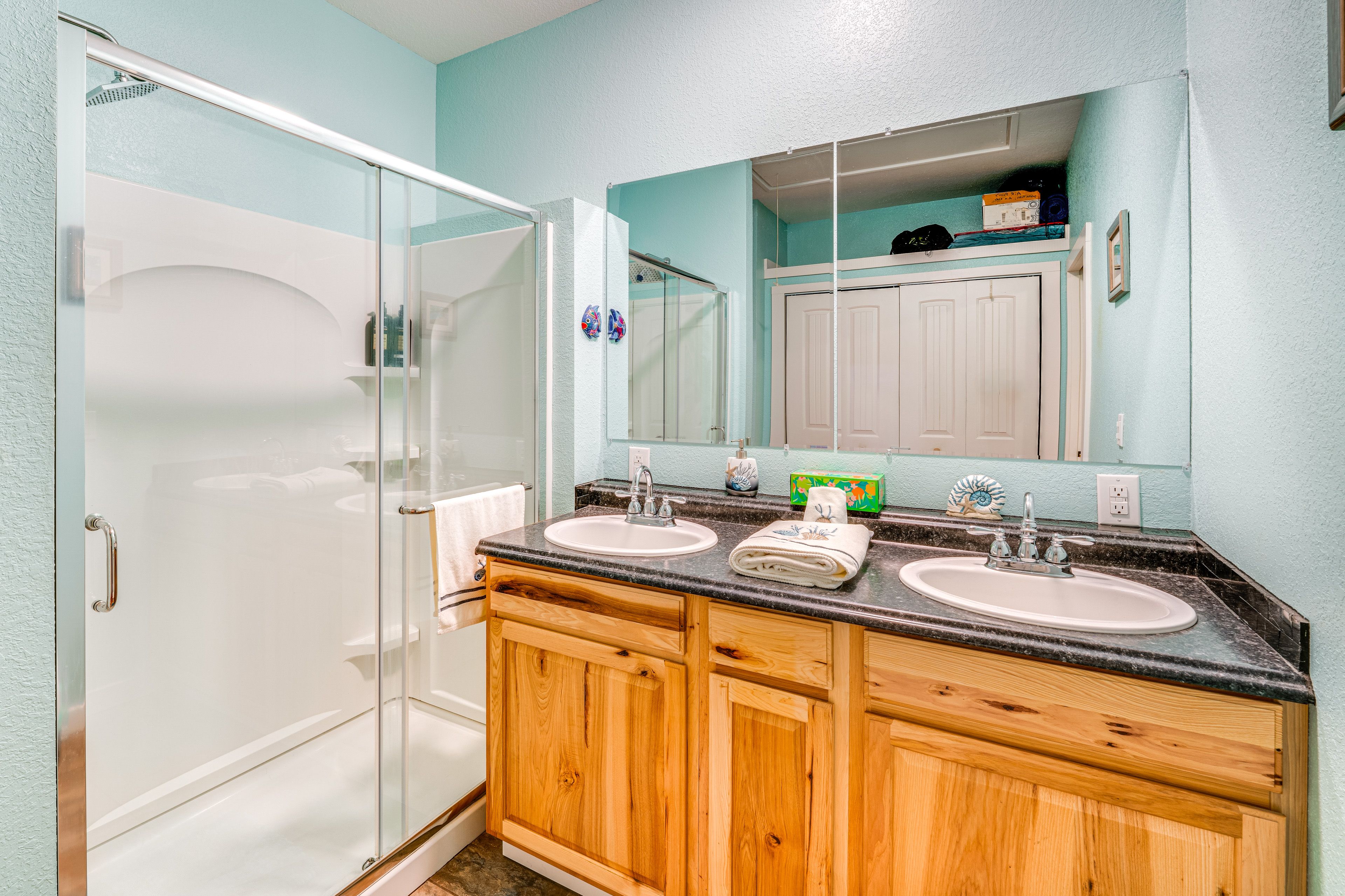 Full Bathroom | Towels Provided