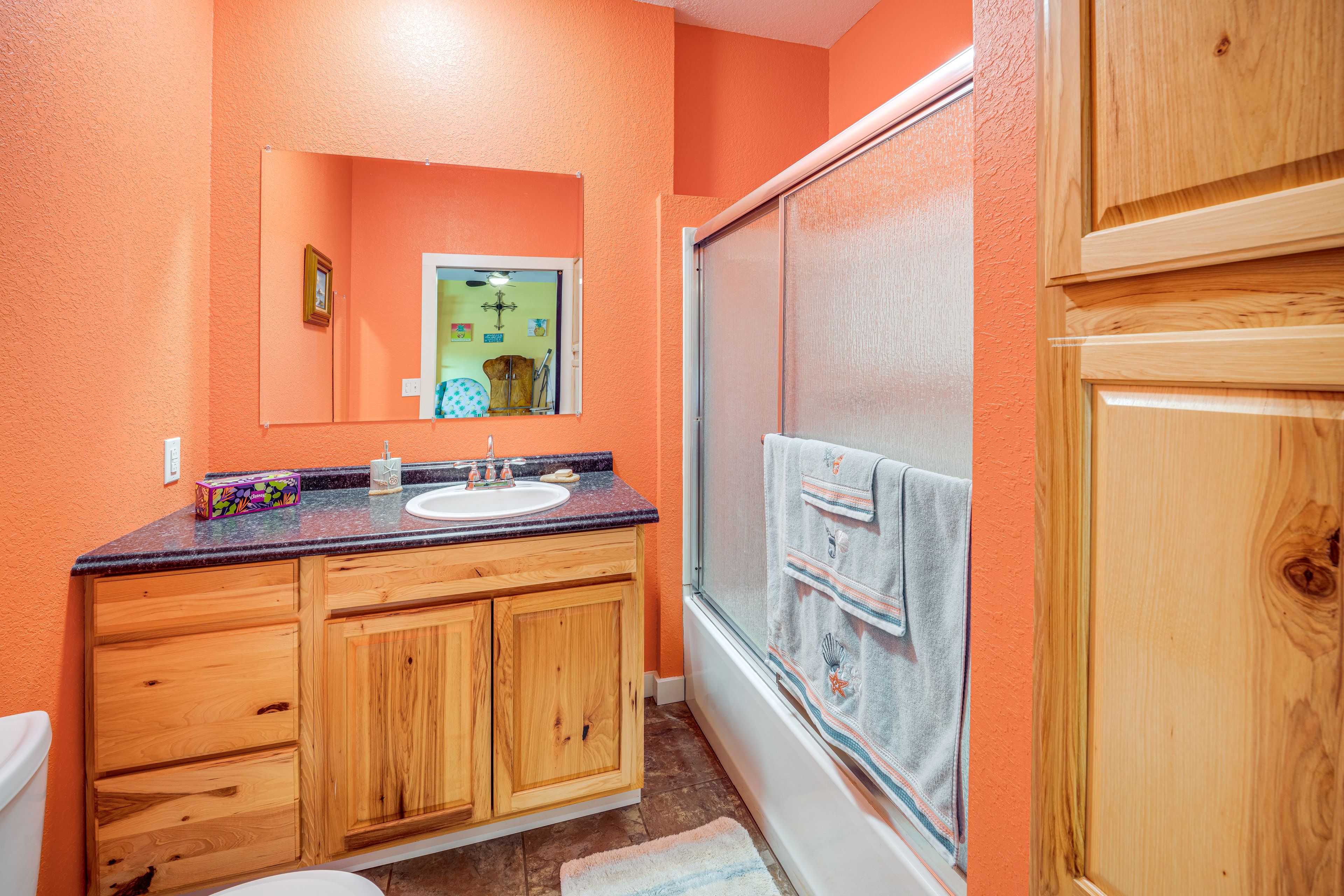 Full Bathroom | Complimentary Toiletries | Hair Dryer