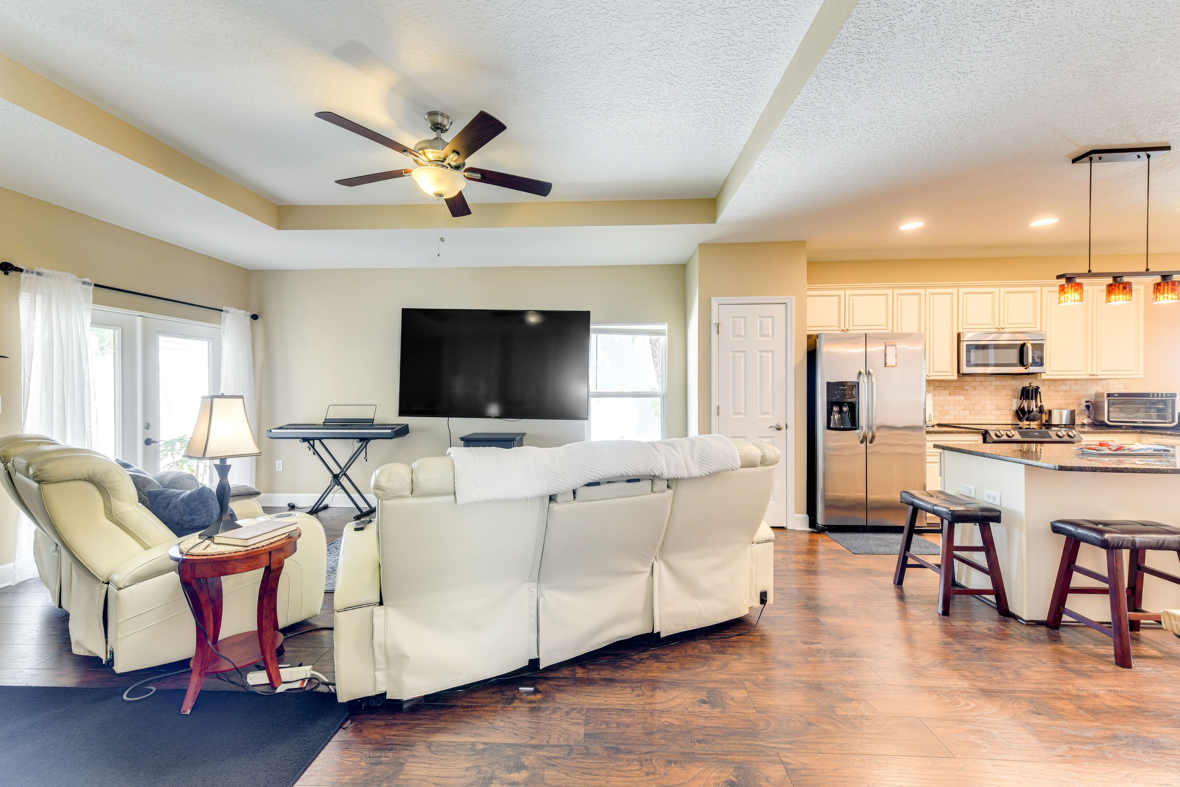 Living Room | Free WiFi | Smart TV