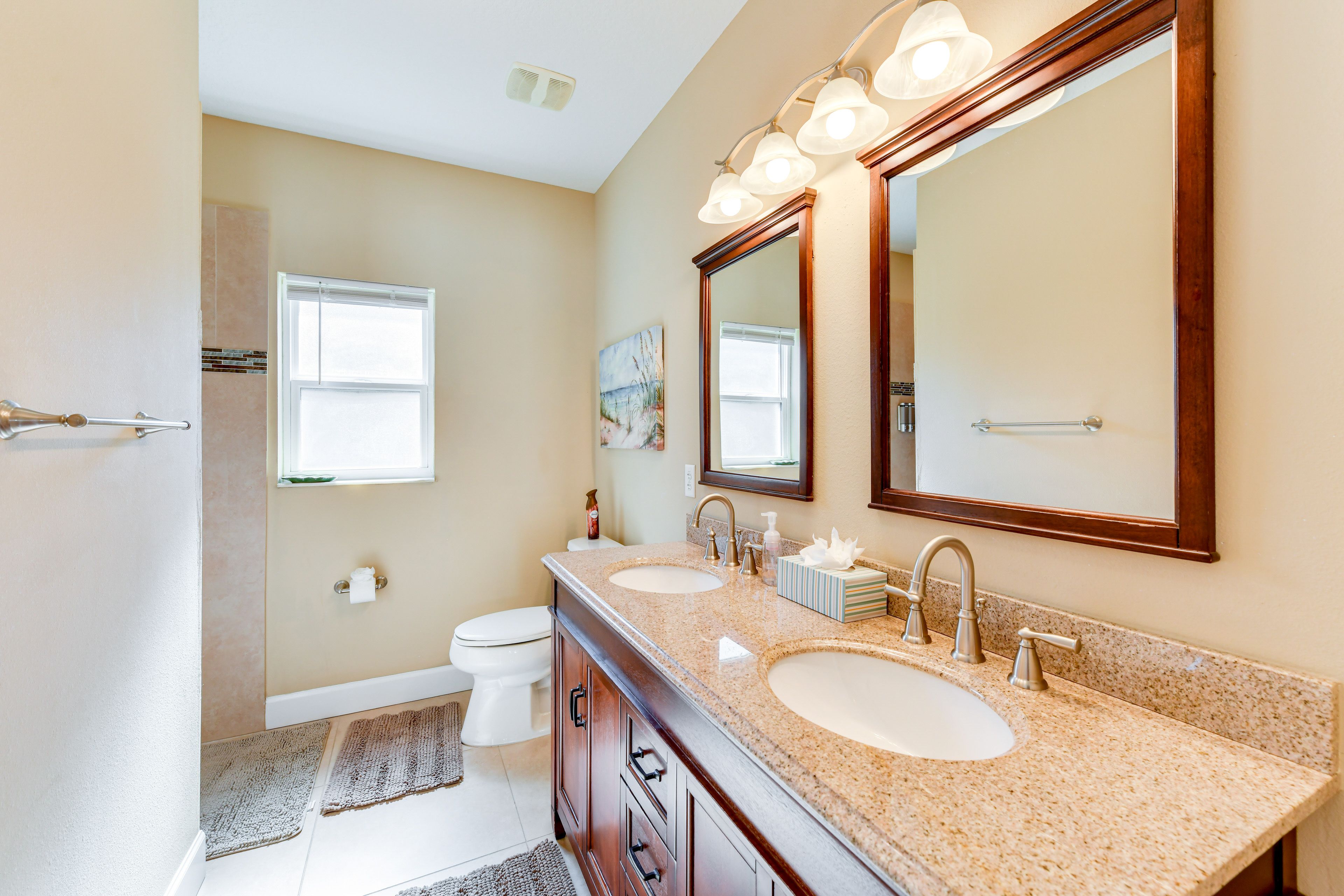 Full Bathroom | Towels Provided