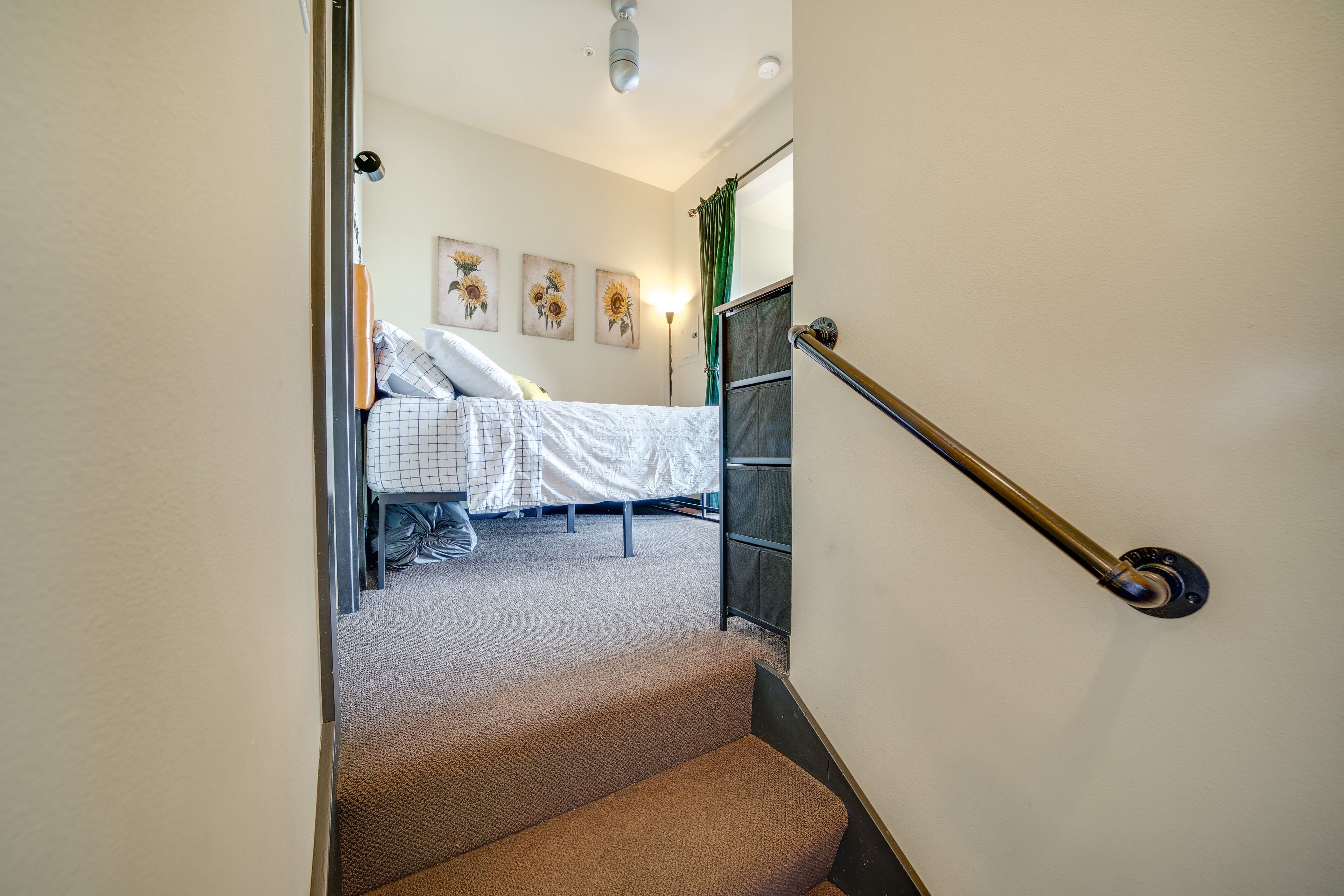 Studio | Queen Bed | 4 Steps to Access