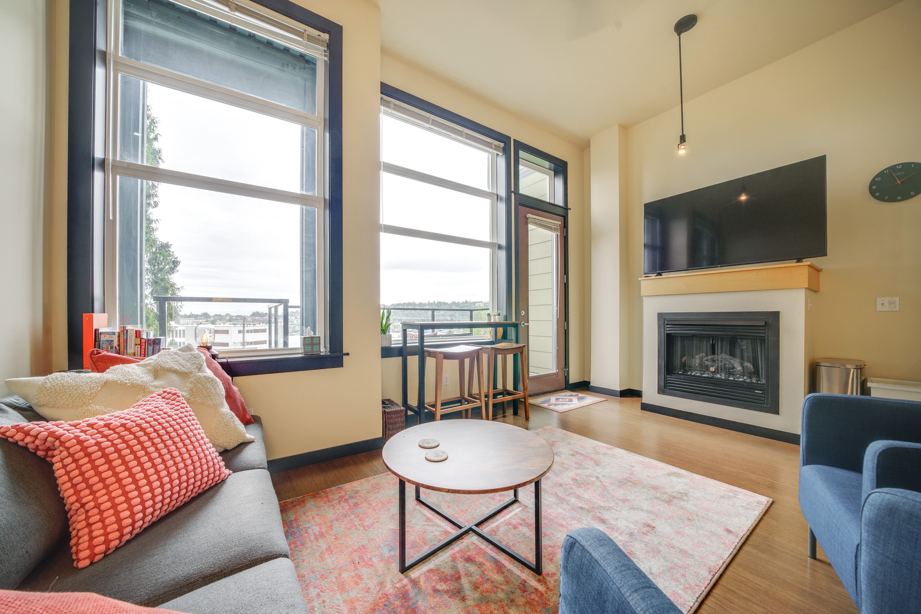 Living Room | Smart TV | Free WiFi | Central Heating