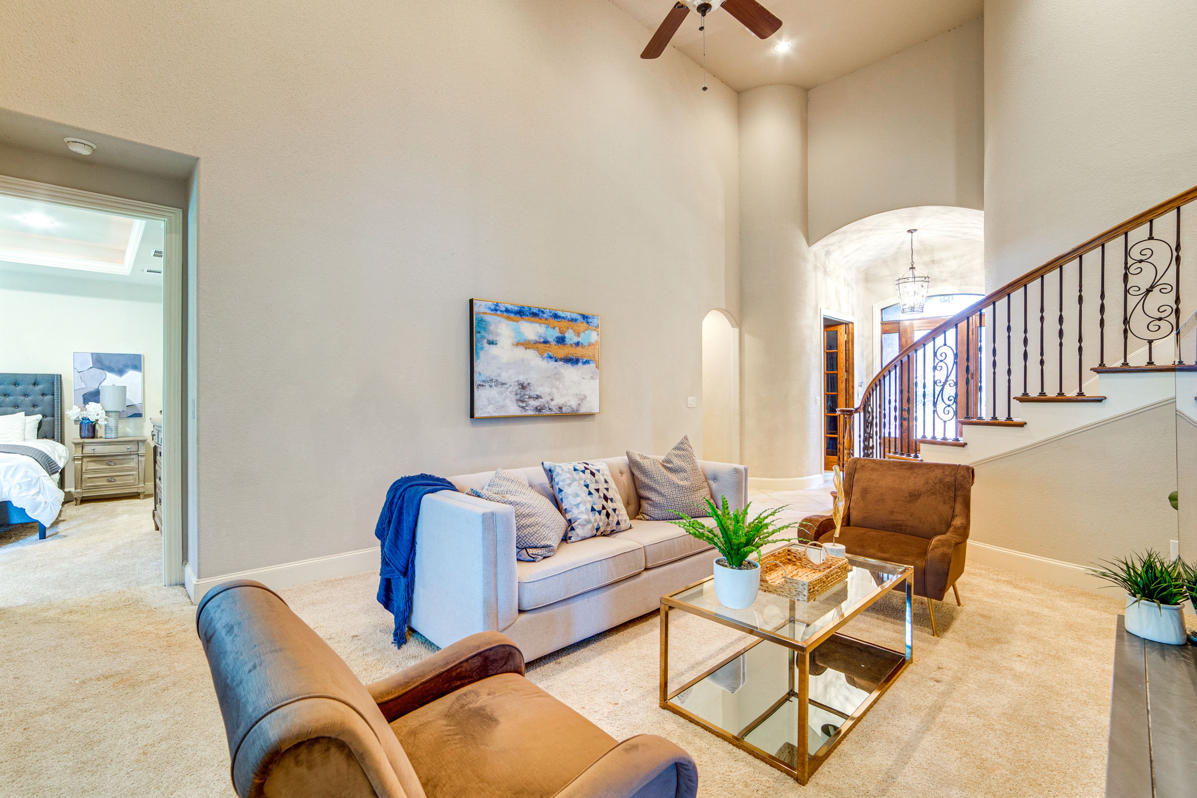 Living Room & Entryway | 1st Floor | Smart TV