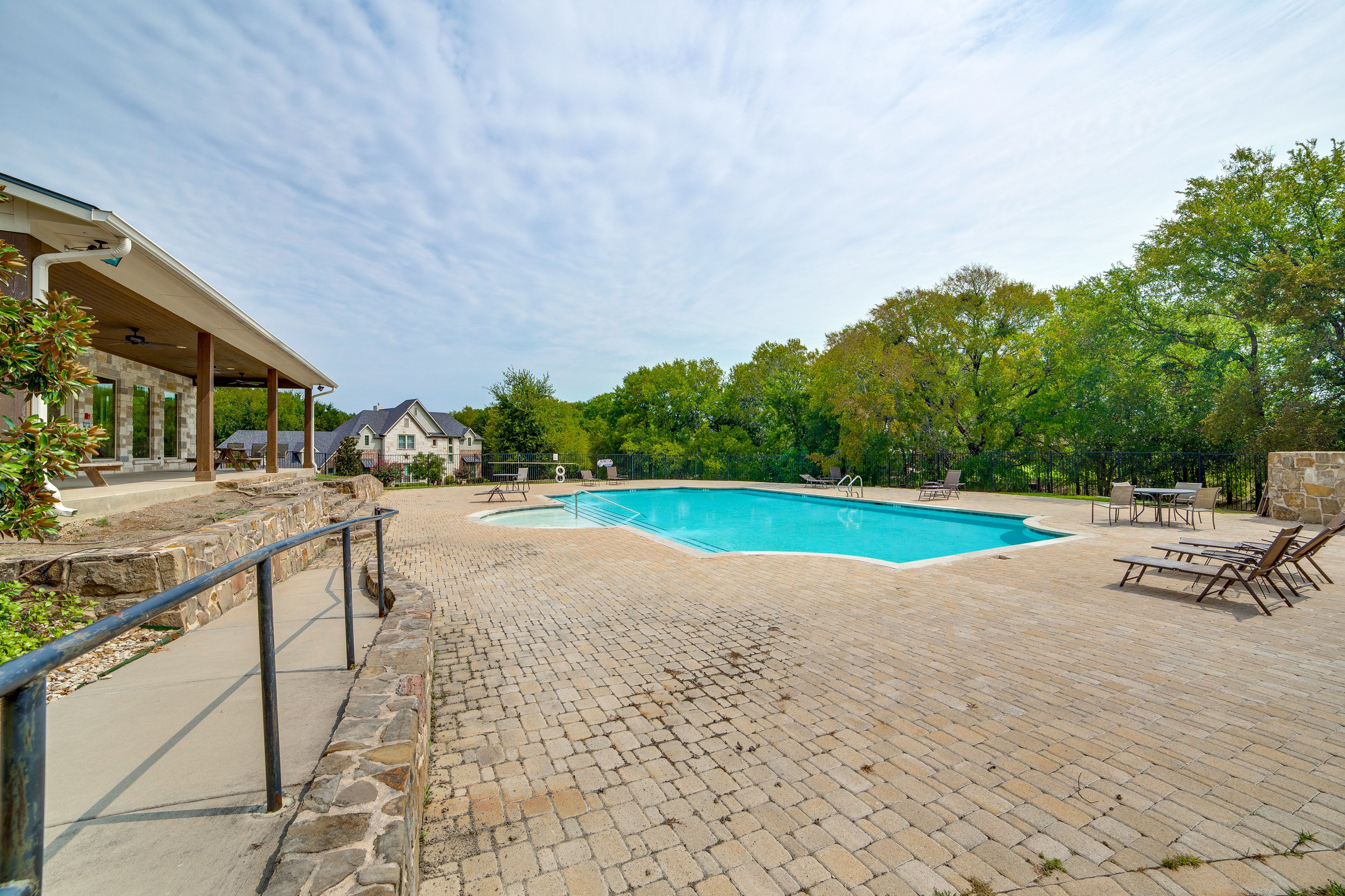 Community Amenities | Outdoor Pool