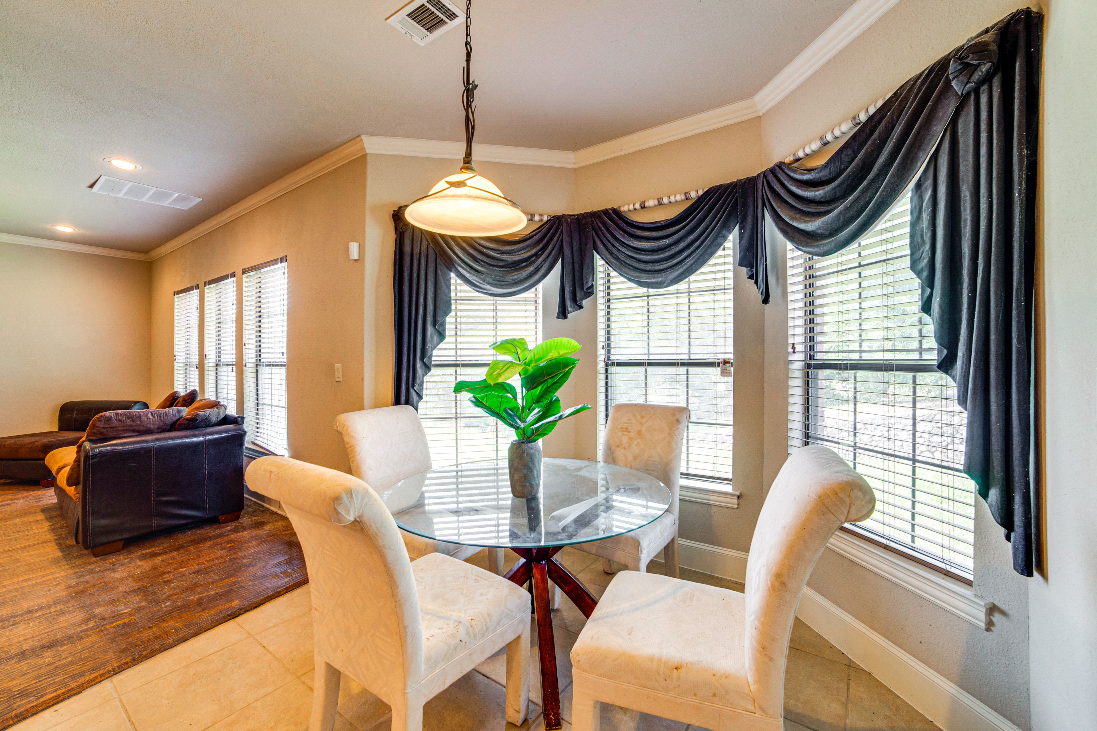 Dining Nook | 1st Floor