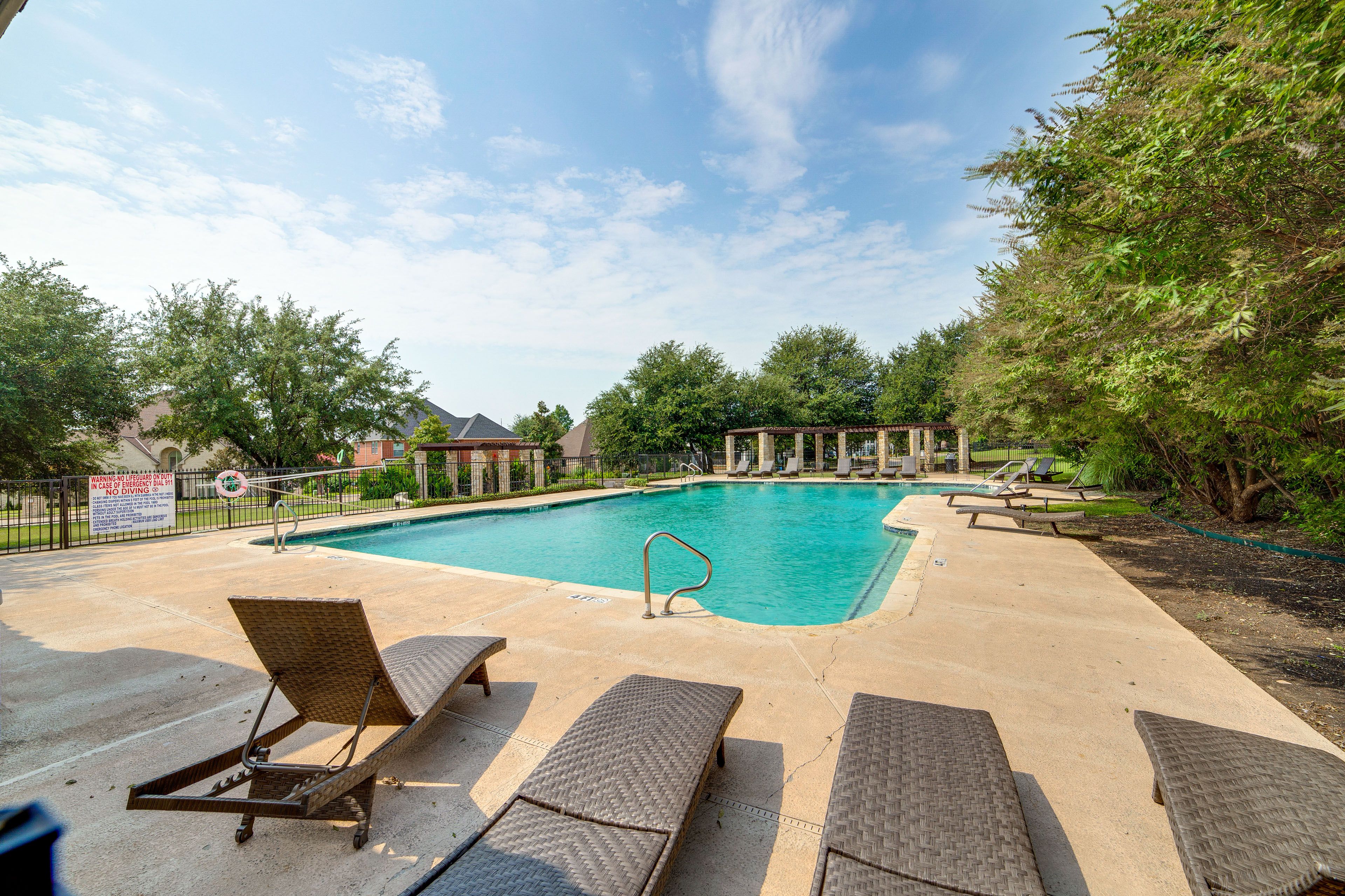Community Amenities | Outdoor Pool