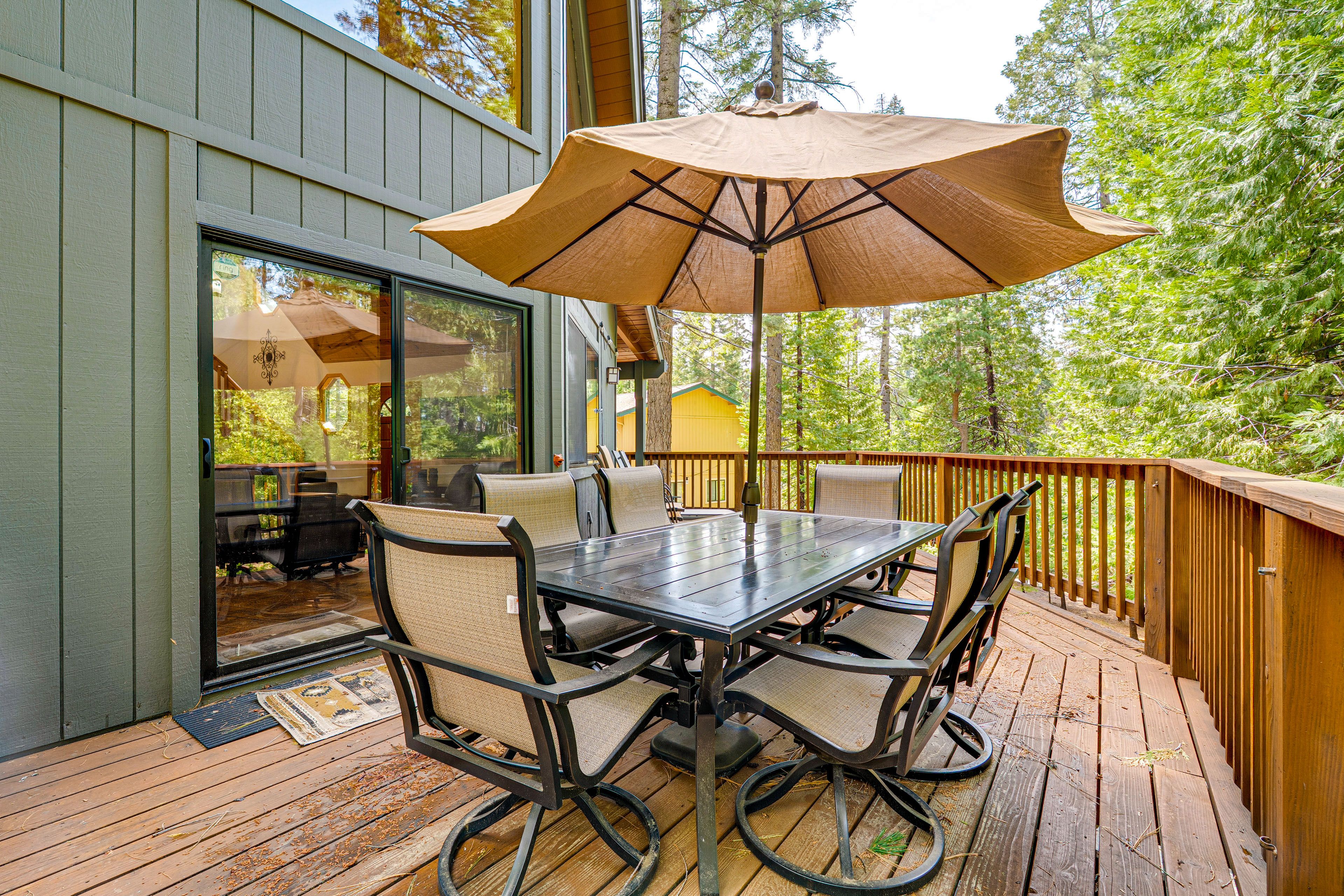 Private Deck | Dining Set & Lounge Chairs
