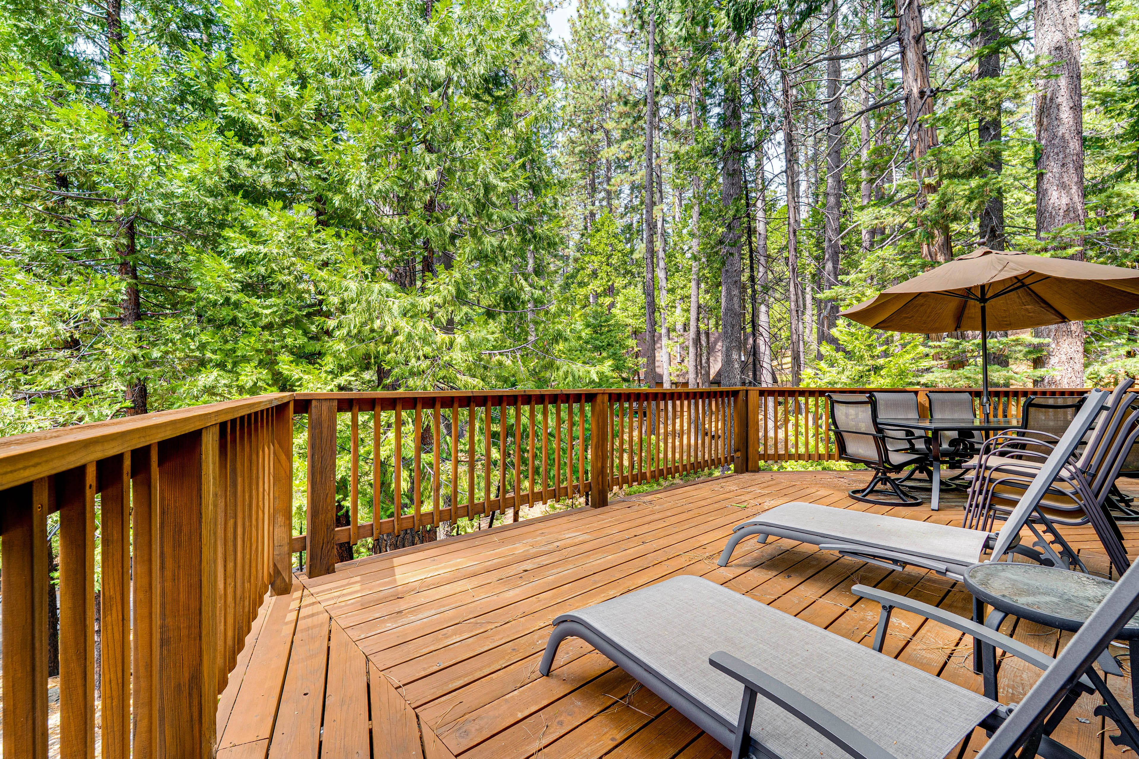 Private Deck | Dining Set & Lounge Chairs