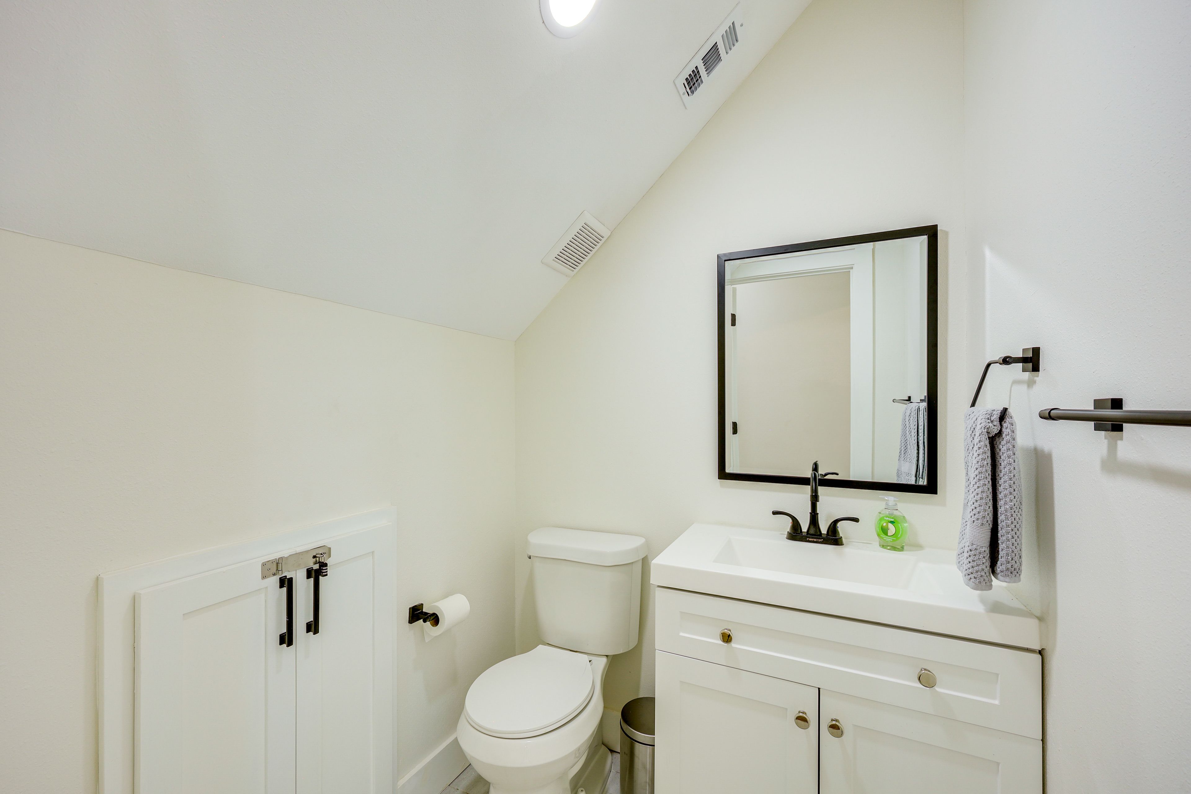Half Bathroom | 2nd Floor