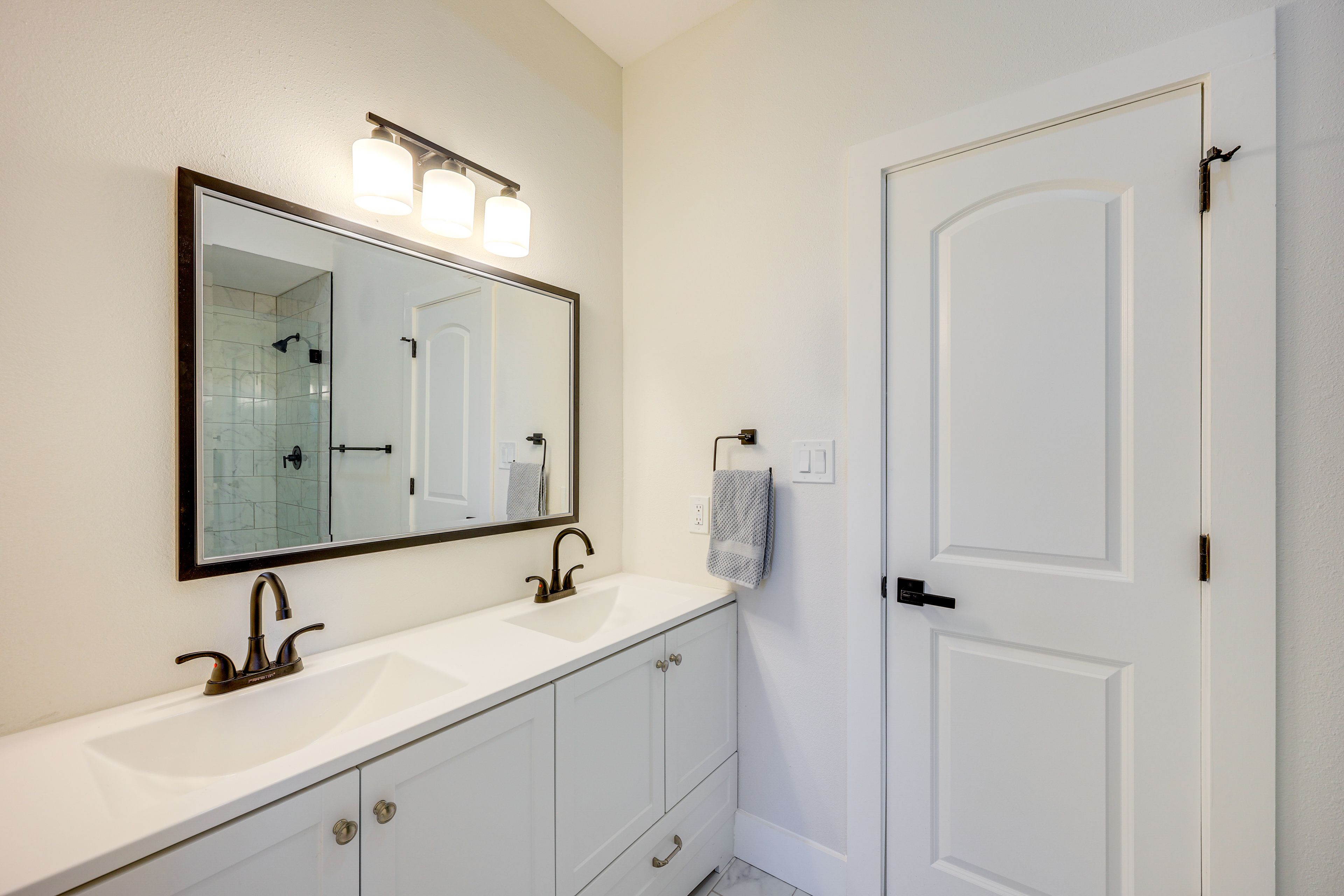 Full Bathroom | Main Floor