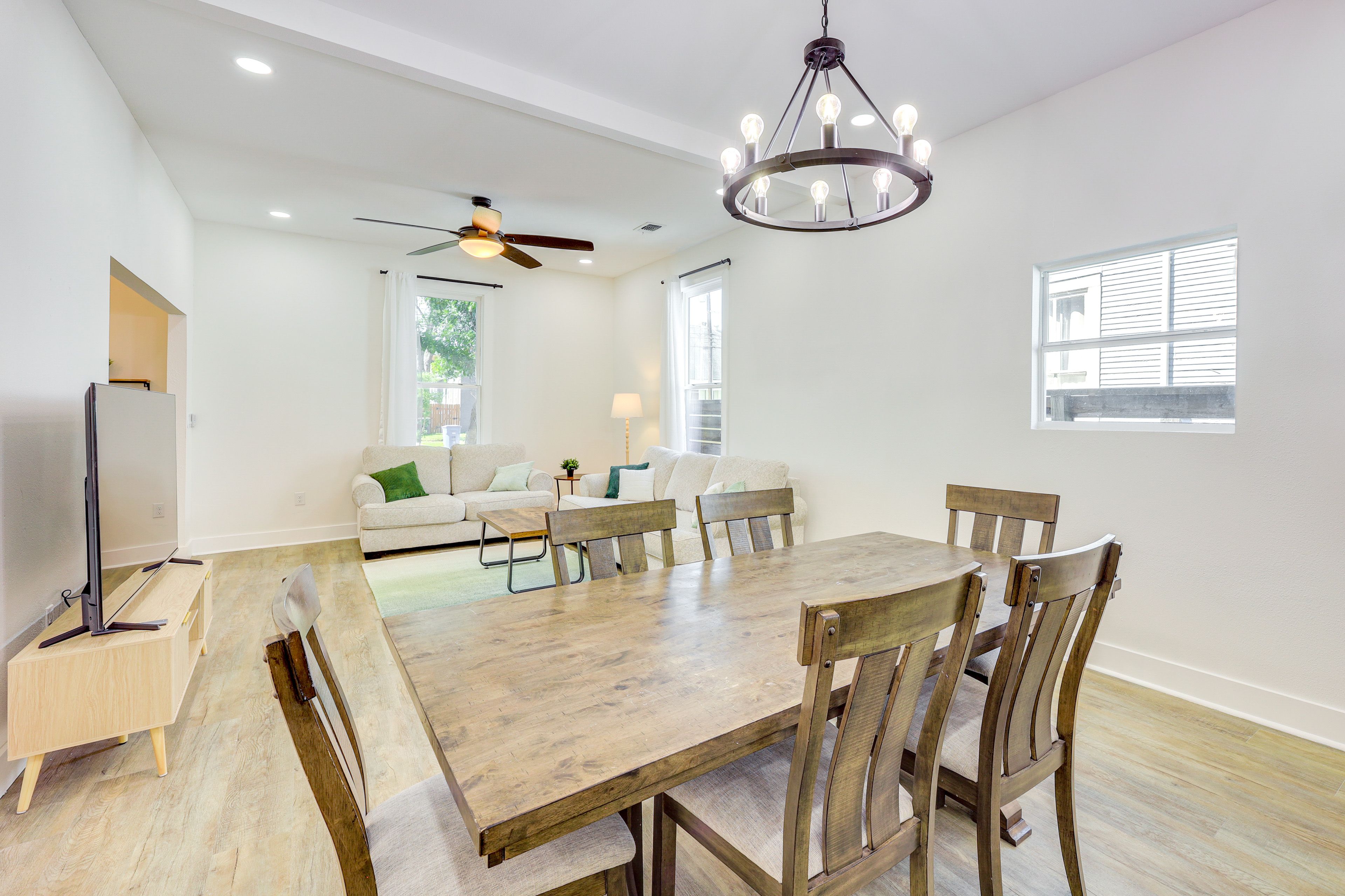 Dining Area | Dishware/Flatware | Main Floor