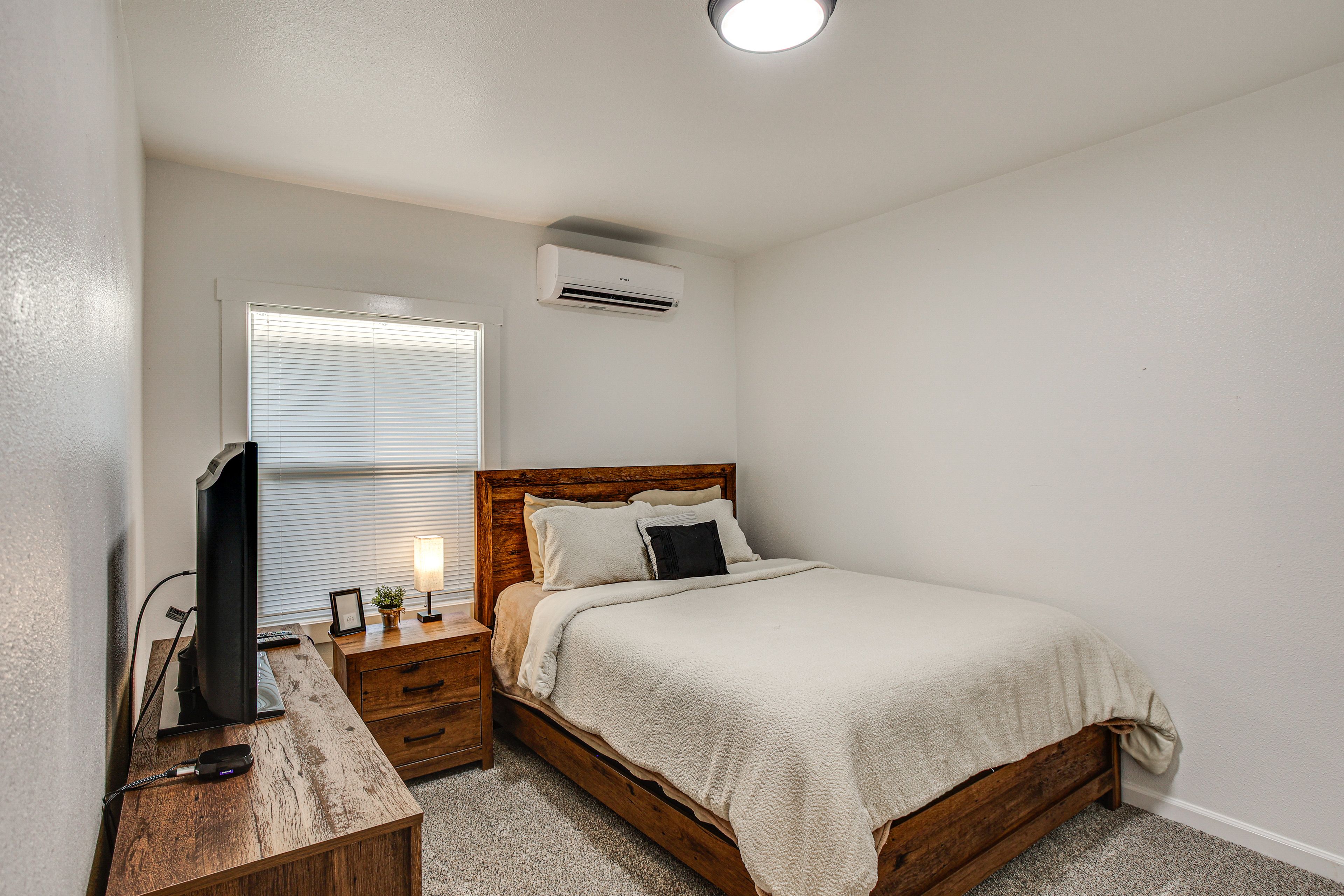 Bedroom 1 | Queen Bed | Smart TV