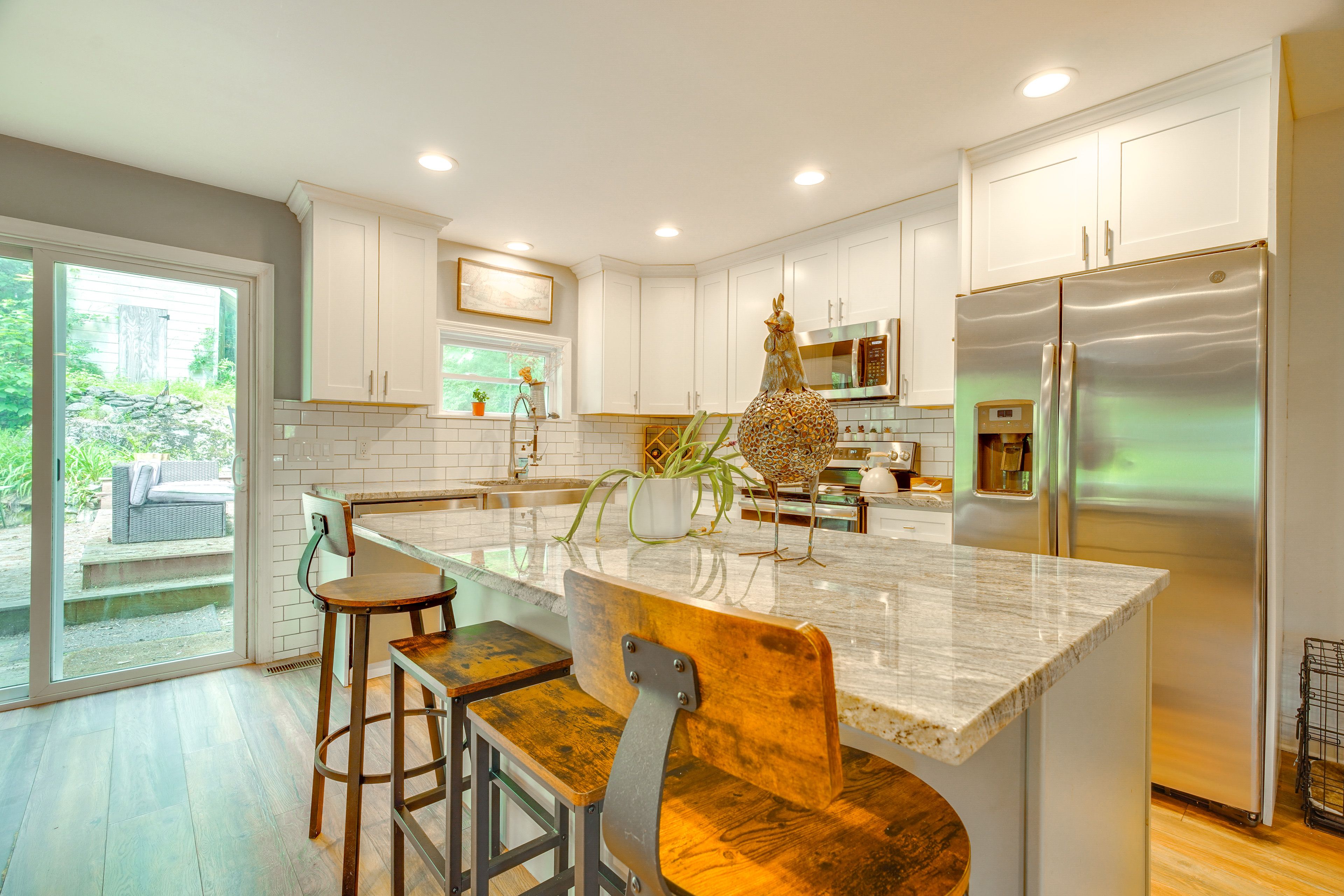 Dining Bar | Dishware/Flatware | 1st Floor