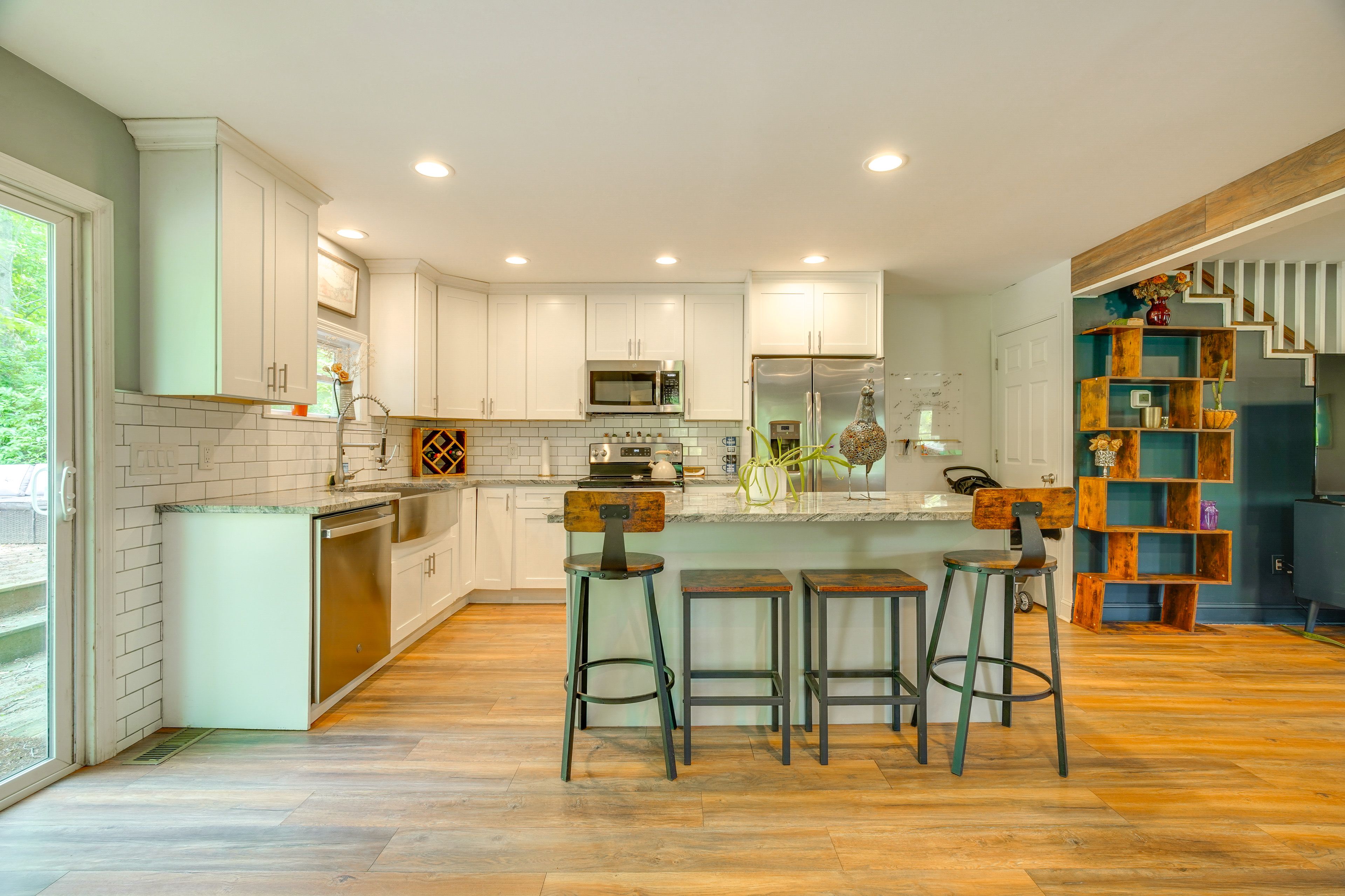Dining Bar | Kitchen