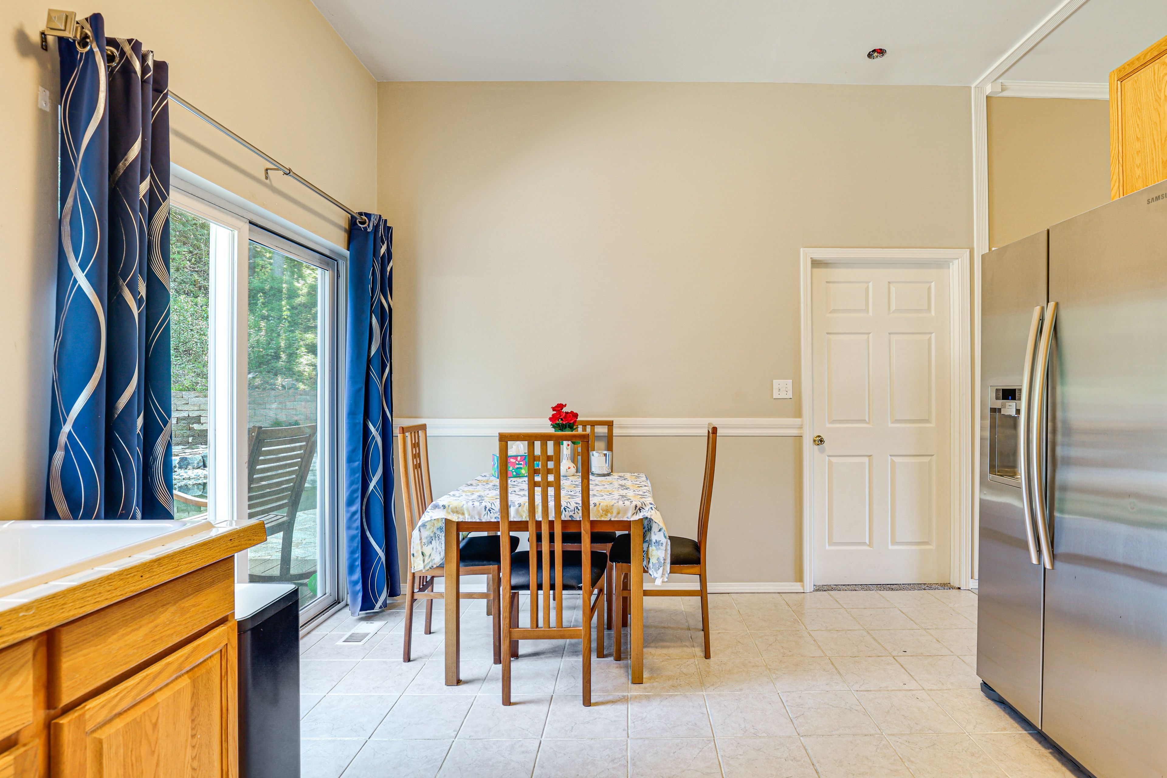 Dining Area | Dishware & Flatware