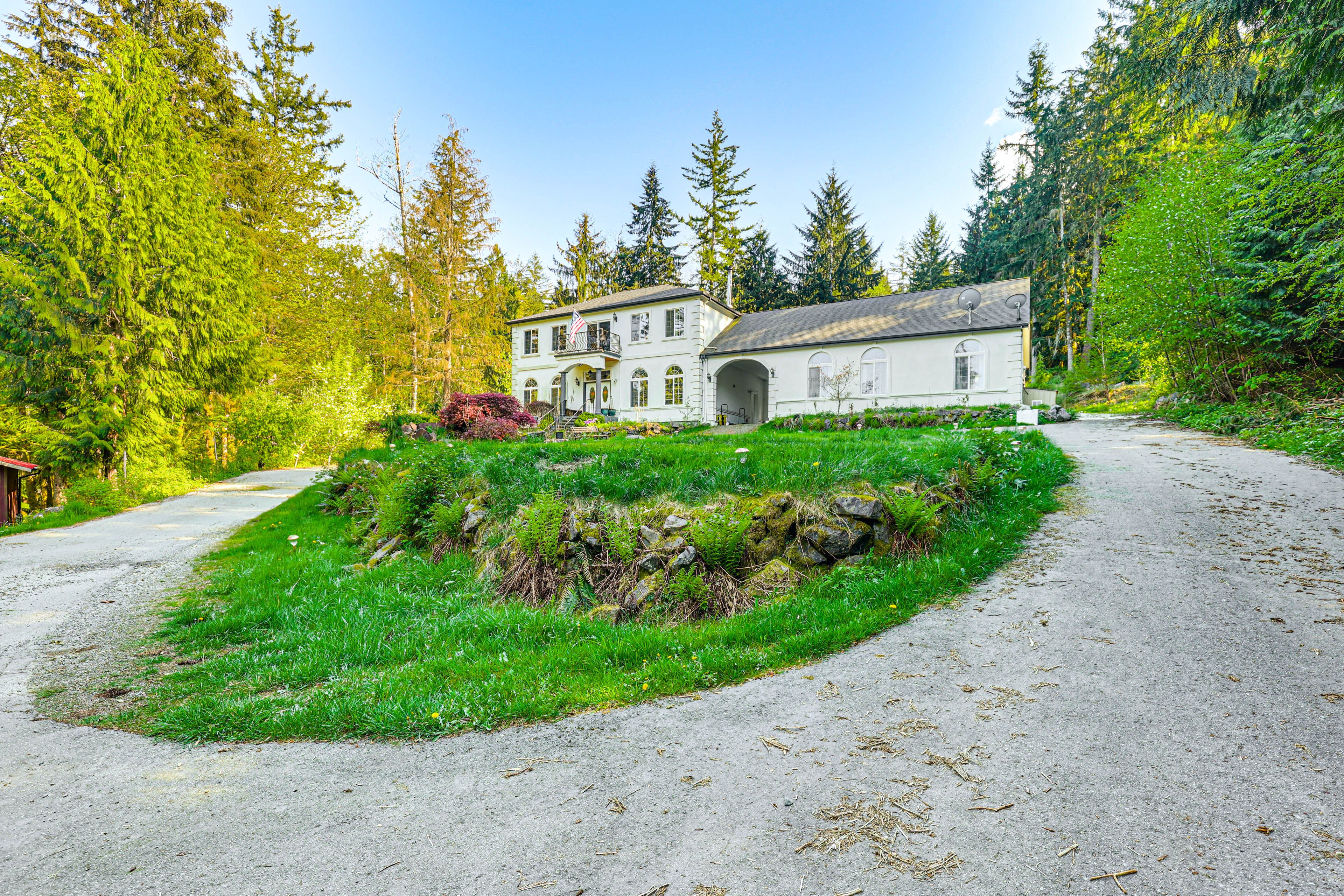 Property Exterior | Parking | Driveway (5 Vehicles)