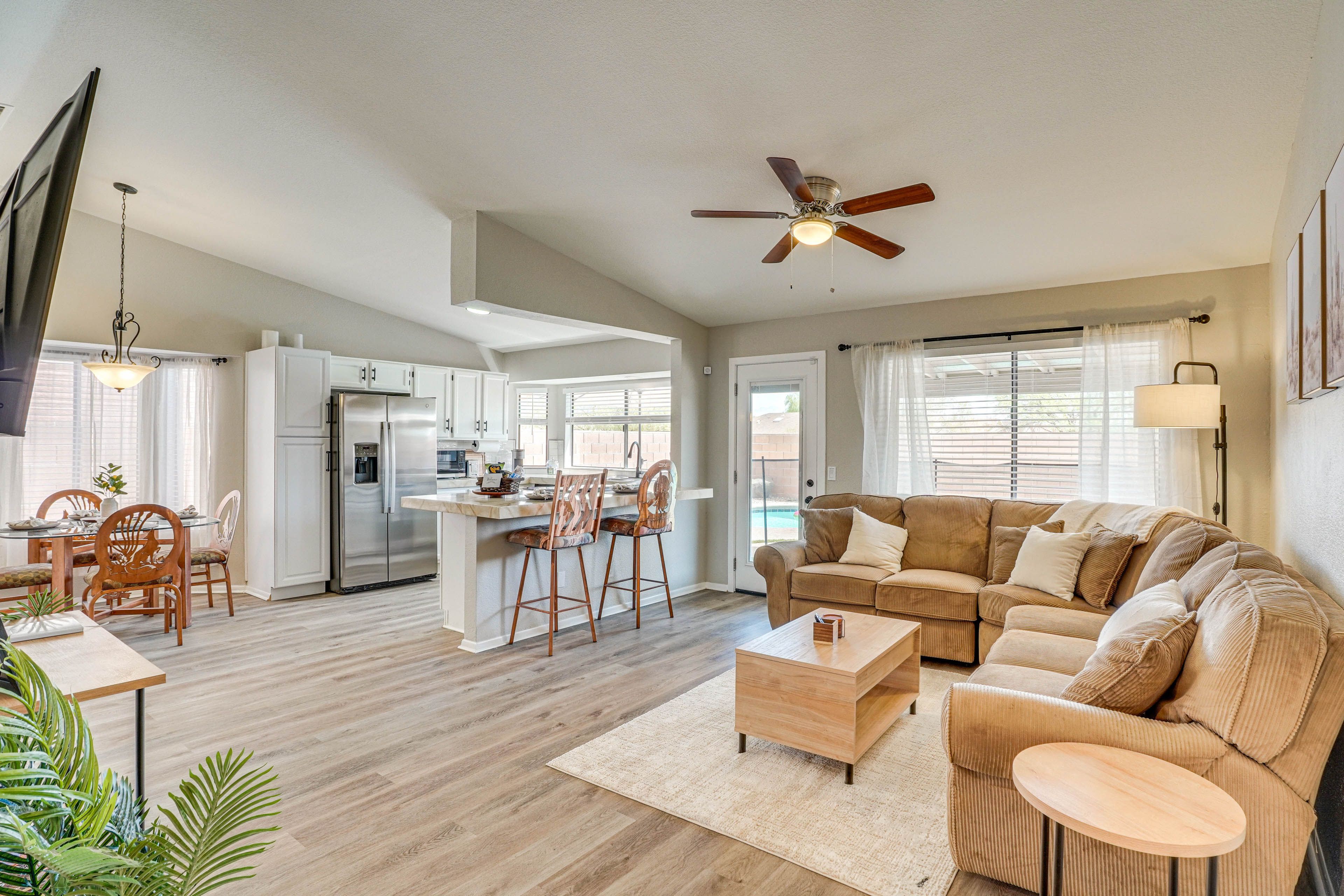 Living Room | Flat-Screen TV | Free WiFi | Central Heat & A/C