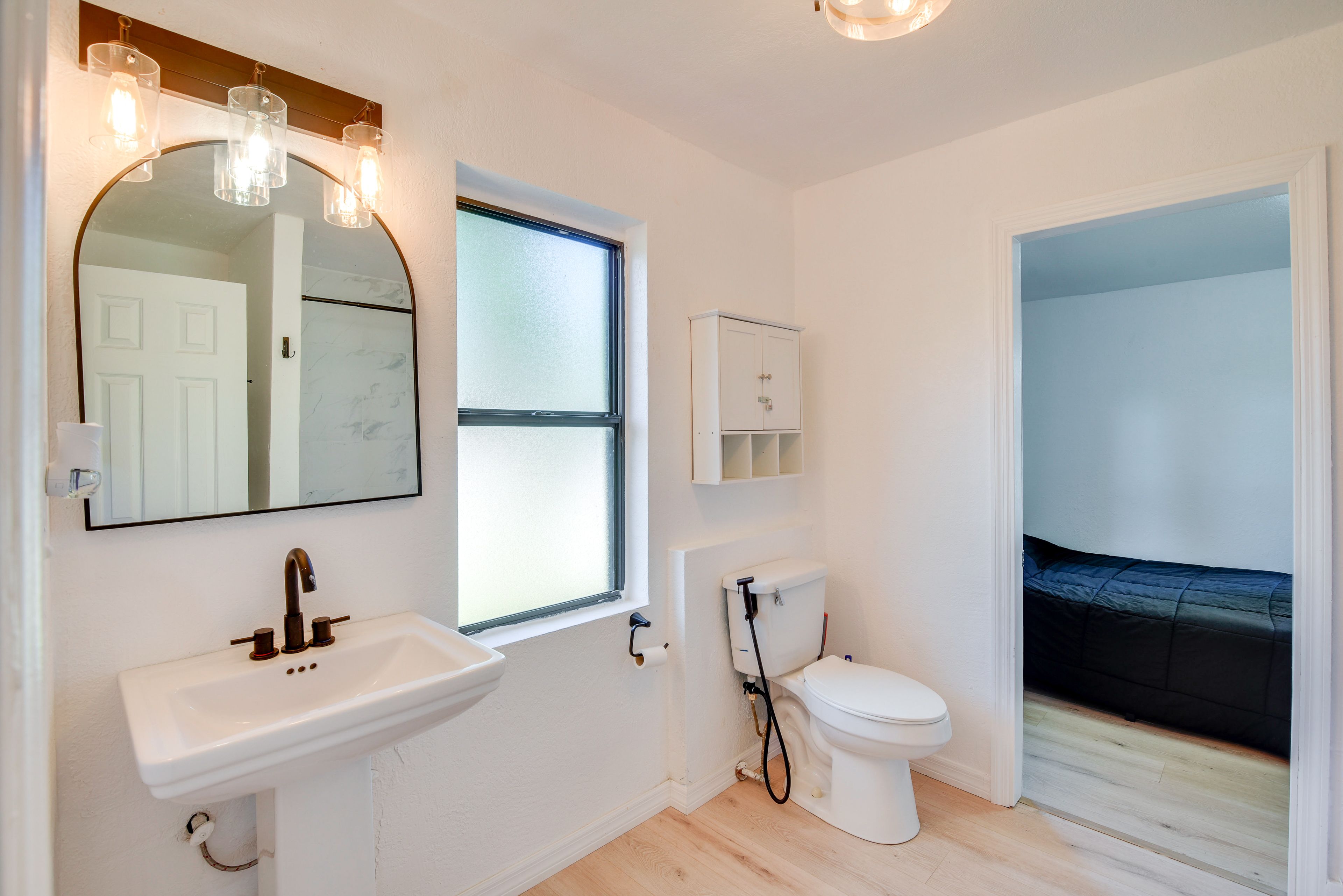 Full Bathroom | Towels Provided | Complimentary Toiletries