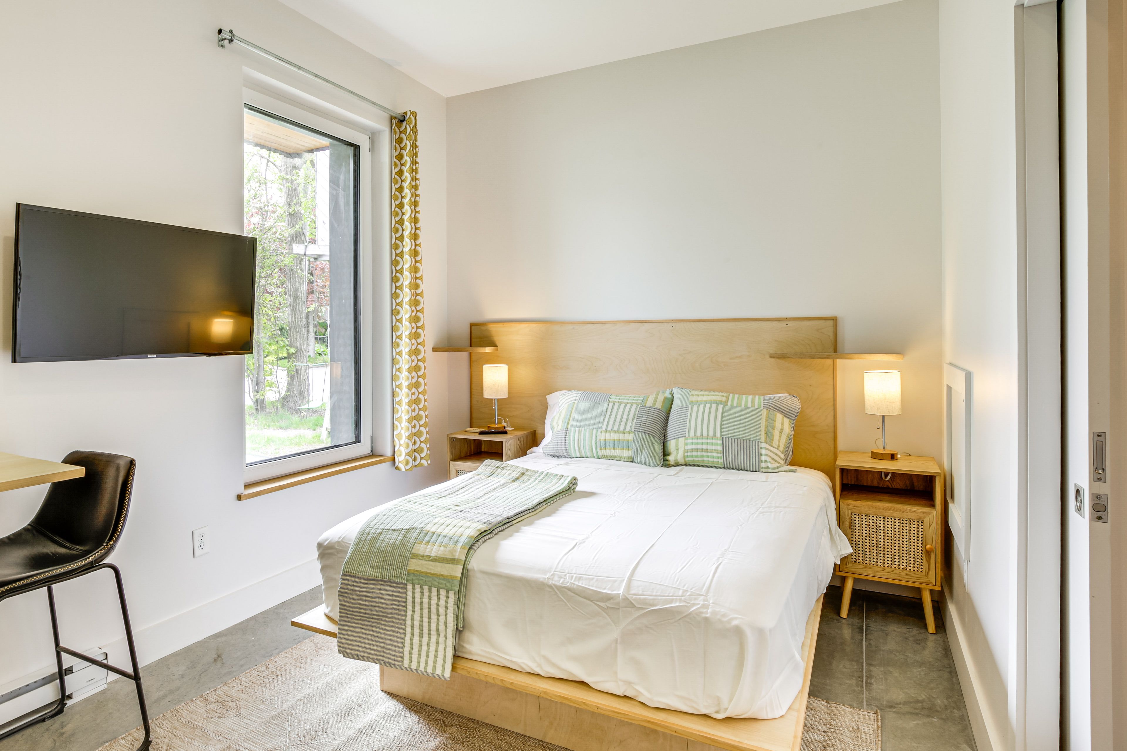 Studio | Sleeping Area | Queen Bed | Linens Provided | Smart TV