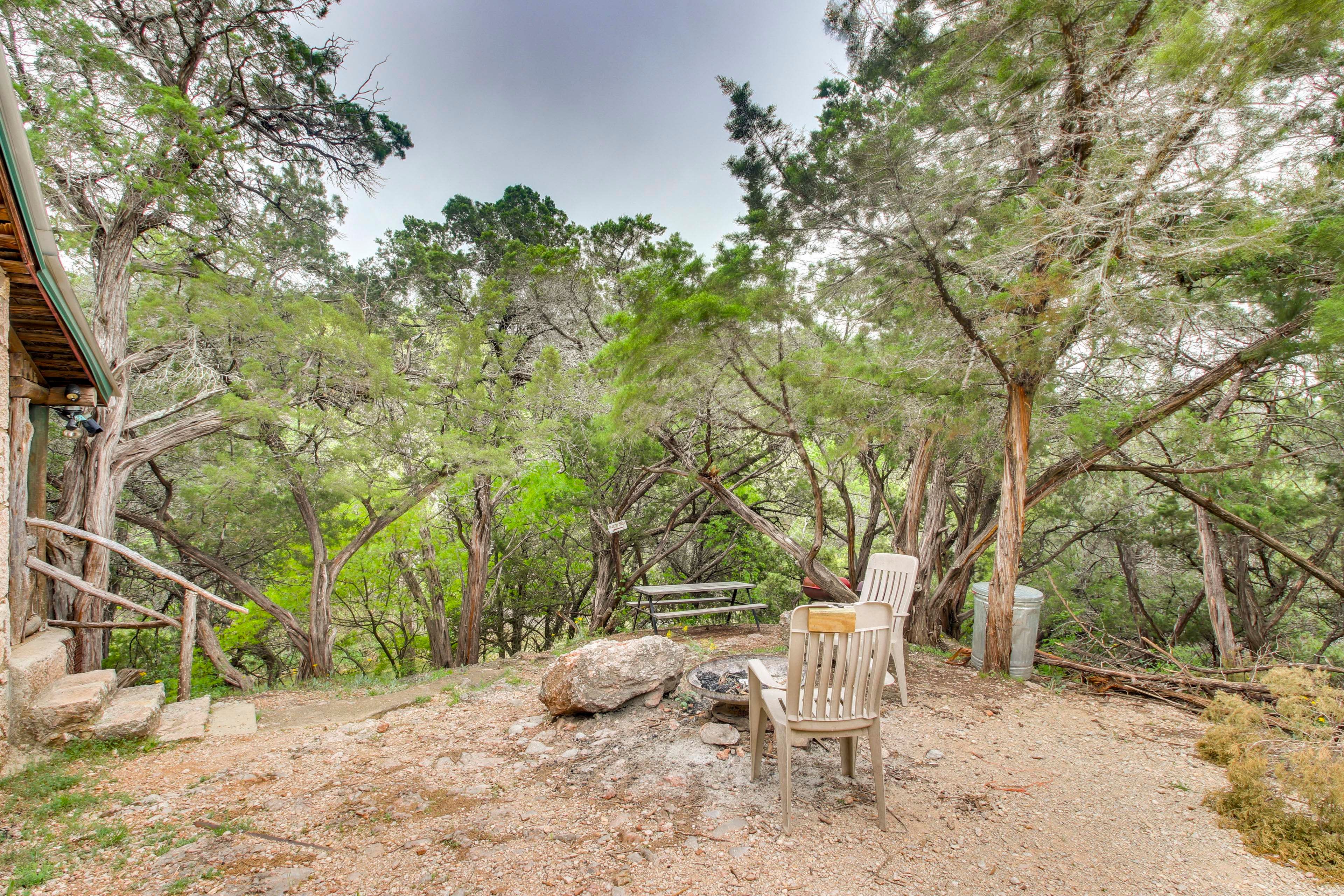 Fire Pit | Picnic Table | Driveway (2 Vehicles)