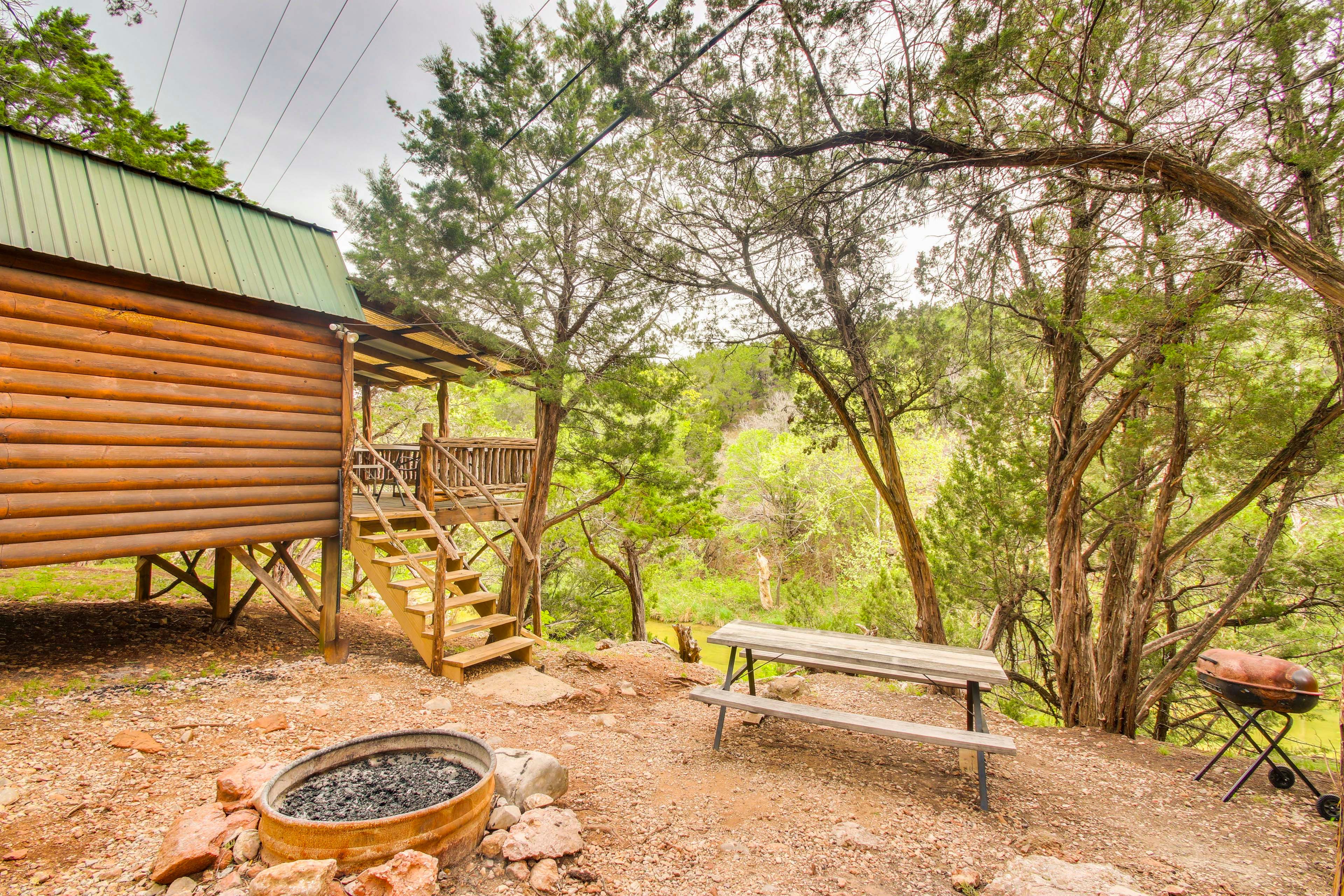 Property Exterior | Fire Pit | Charcoal Grill | Driveway (2 Vehicles)