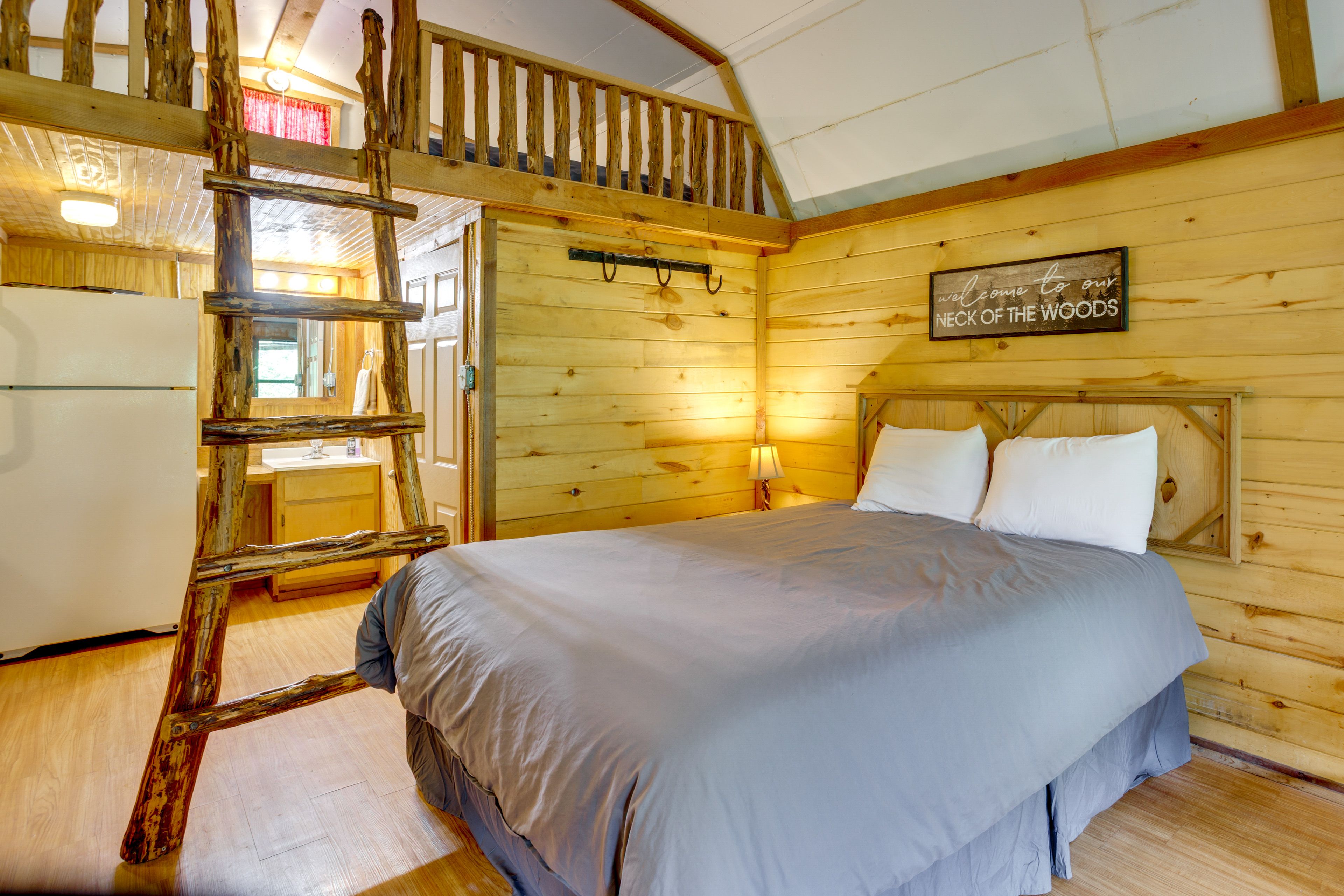 Studio | Queen Bed