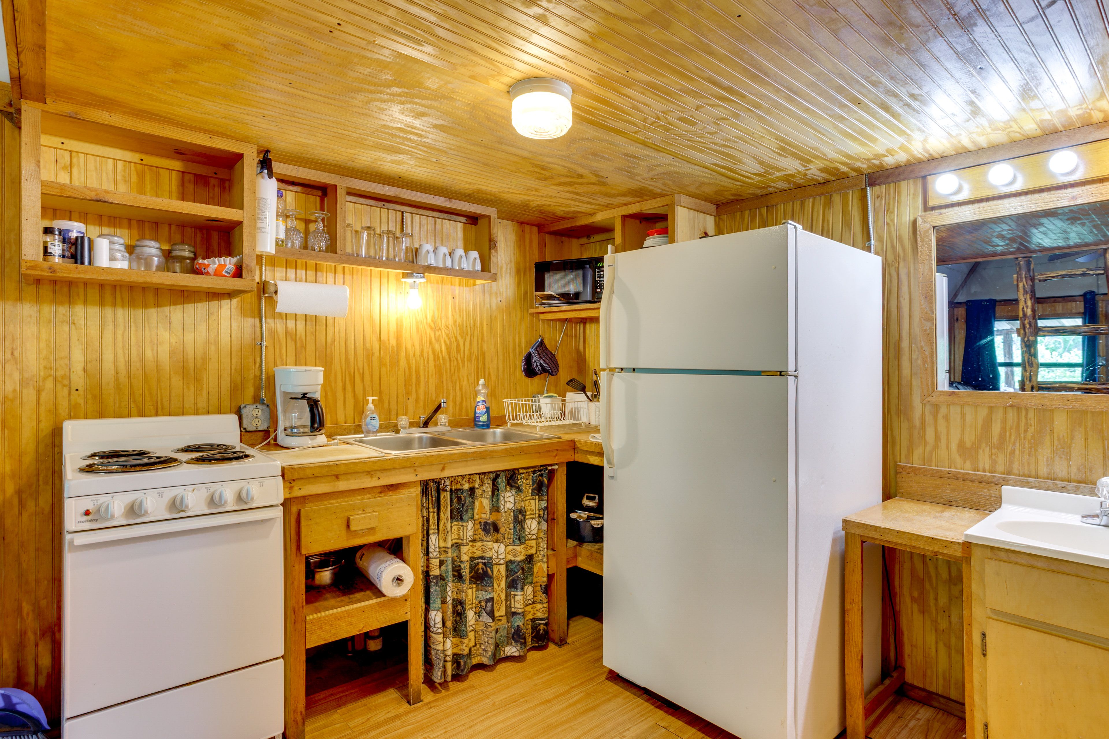 Kitchen | Drip Coffee Pot | Toaster | Microwave