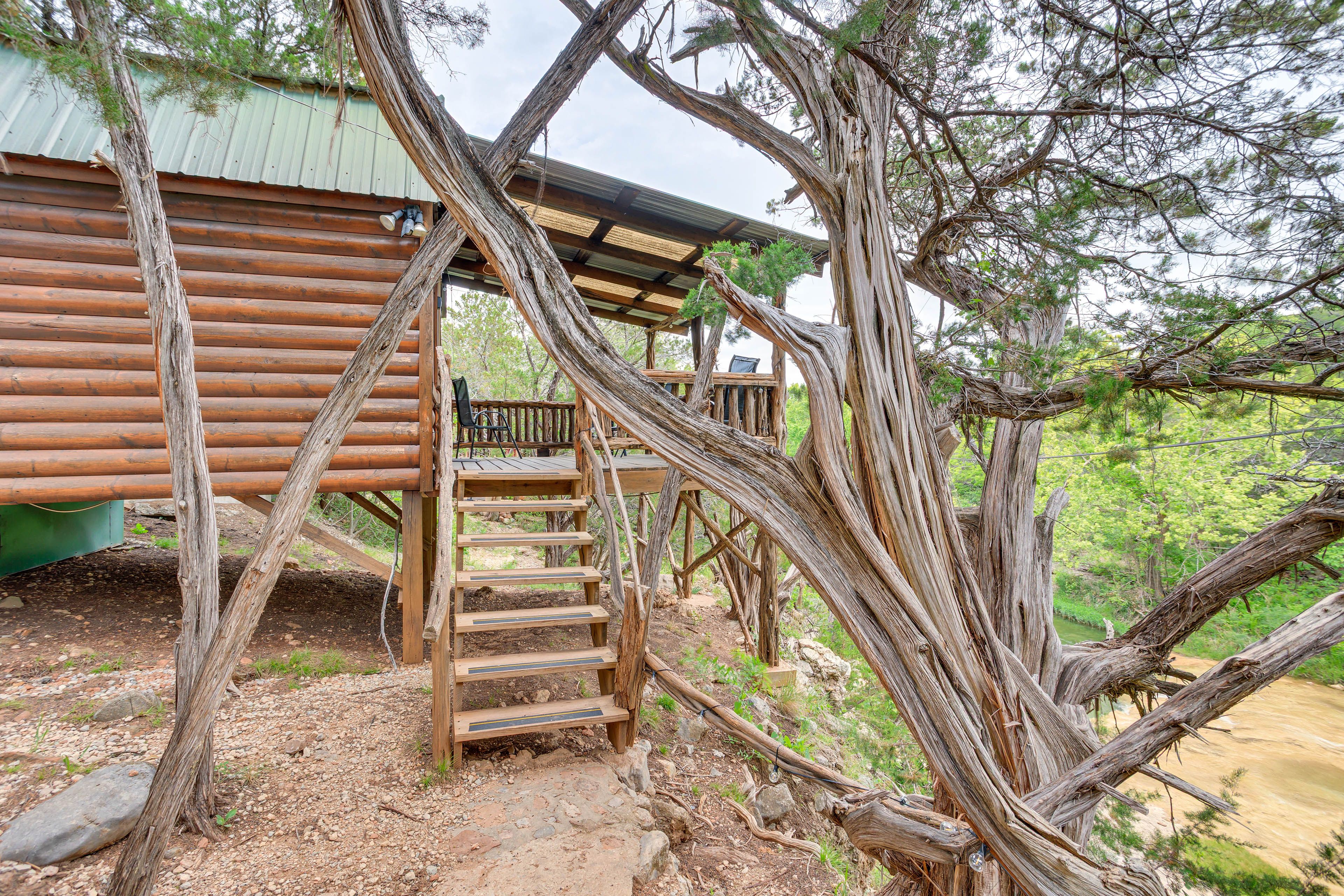 Property Exterior | Fire Pit | Driveway (2 Vehicles)