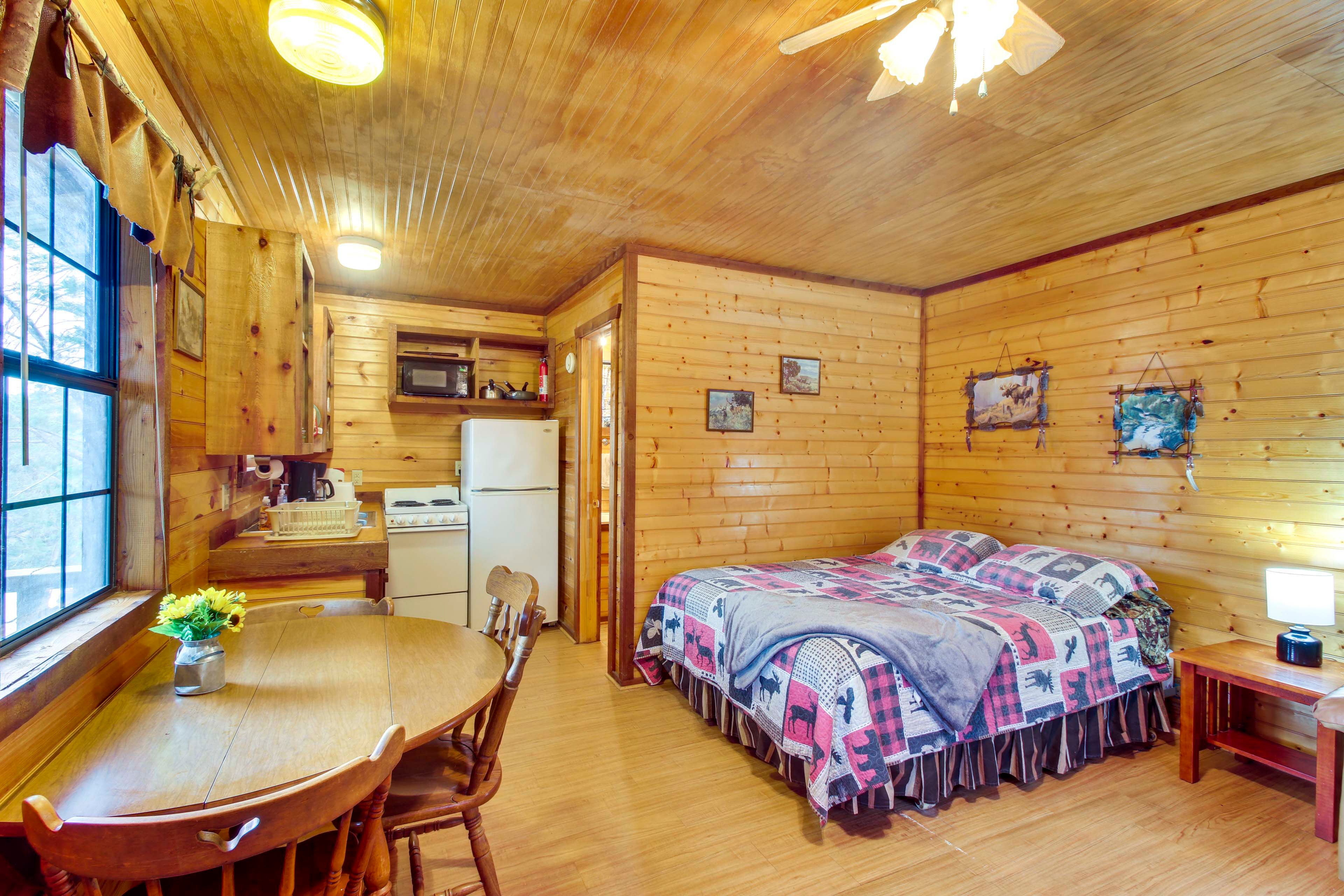 Studio | Queen Bed | Mini-Split Heating | Wall A/C Unit