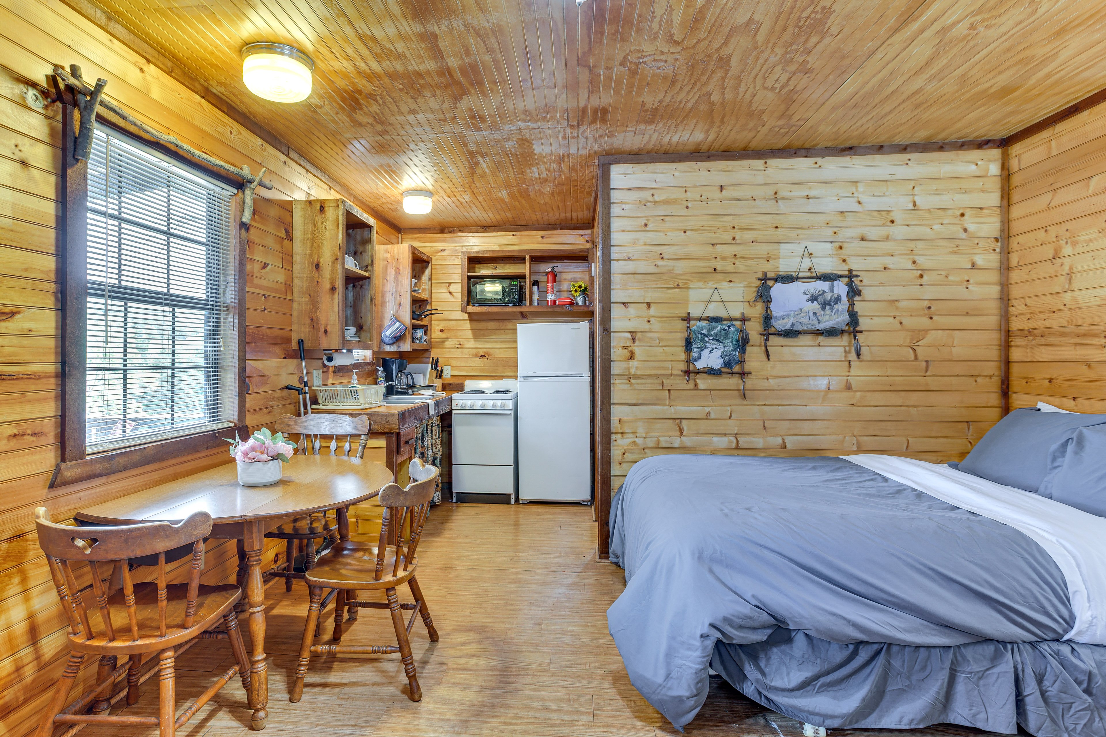 Studio | Queen Bed | Mini-Split Heating | Wall A/C Unit