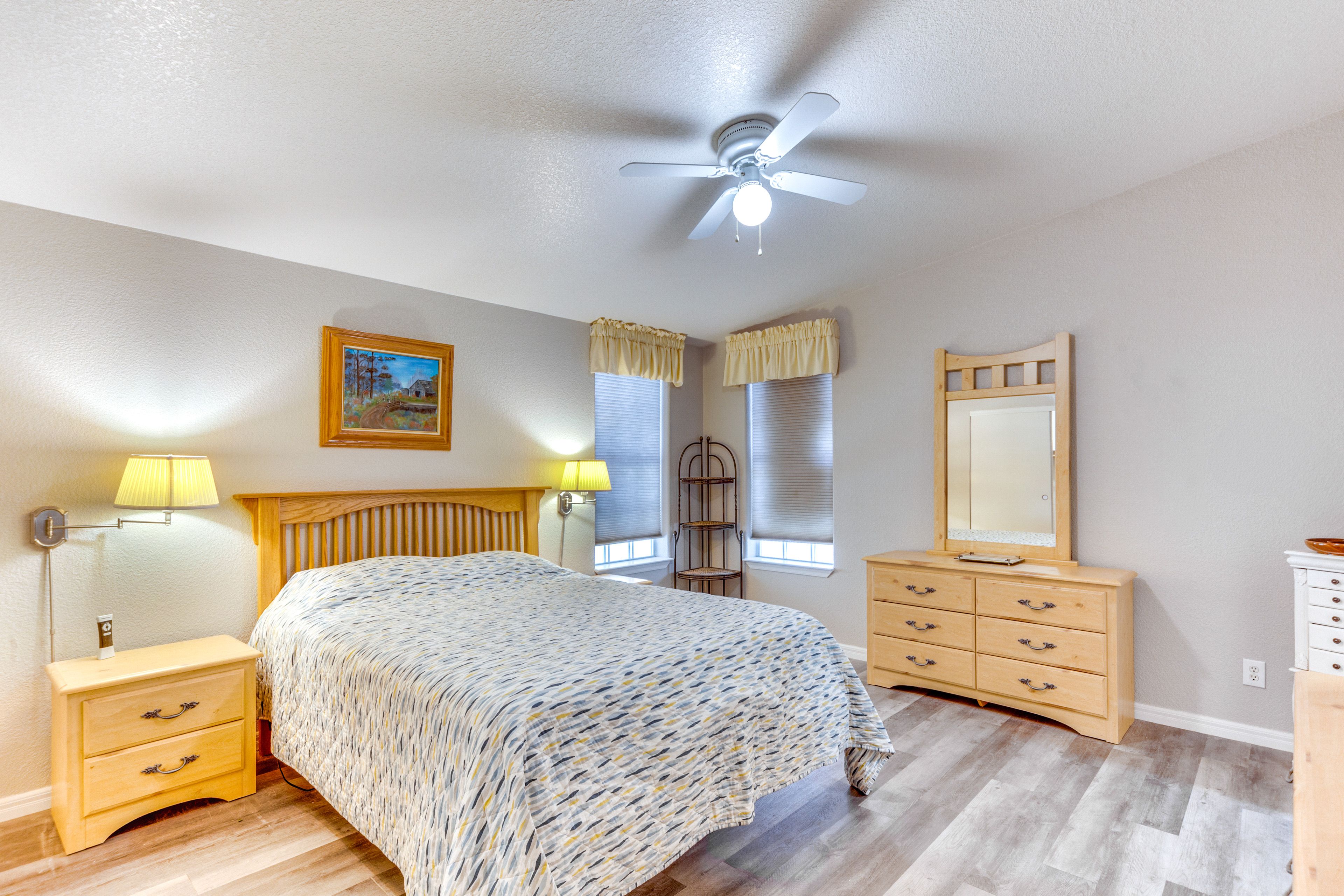 Bedroom 1 | Queen Bed | Linens