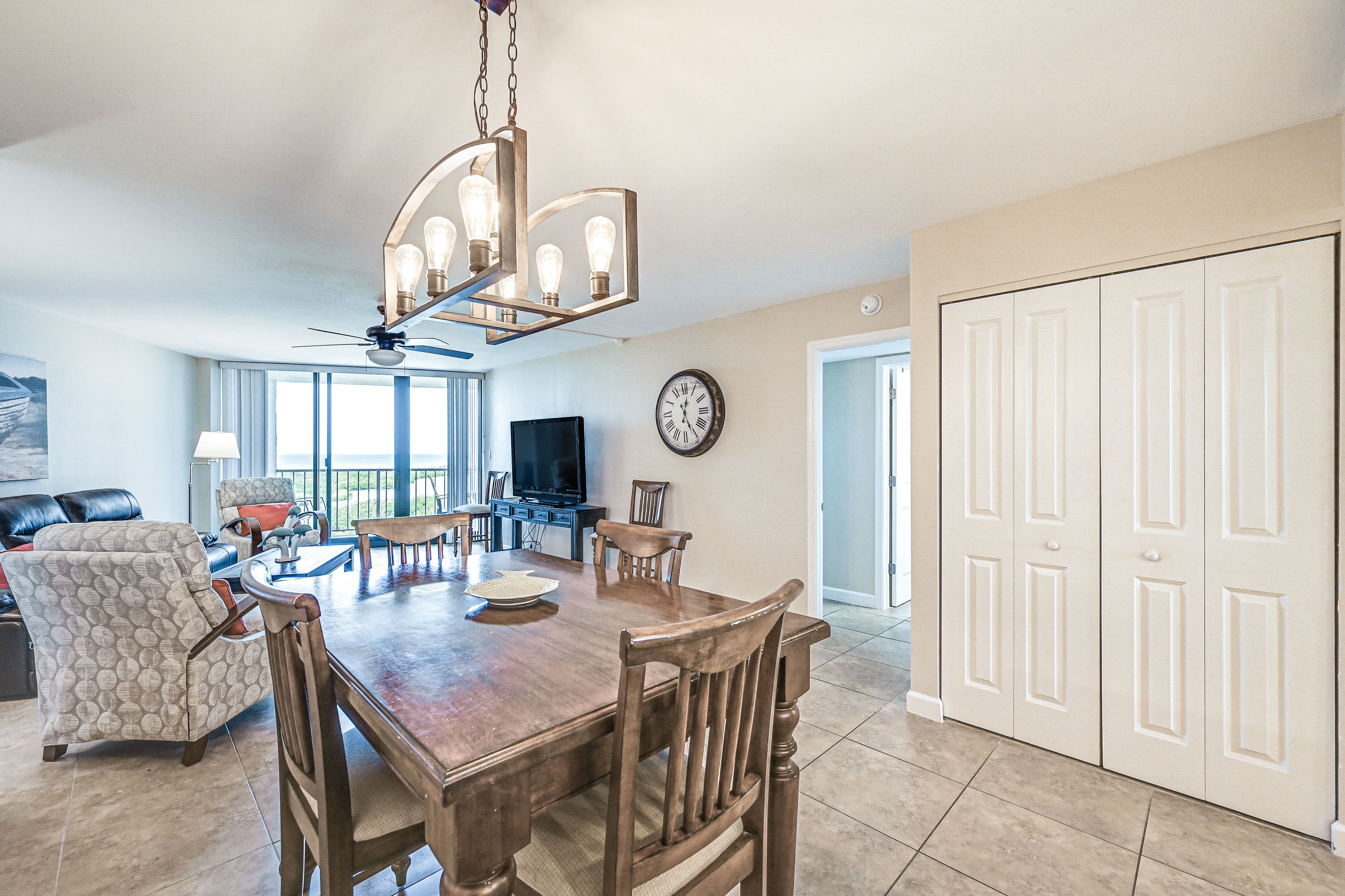 Dining Area | Dishware & Flatware
