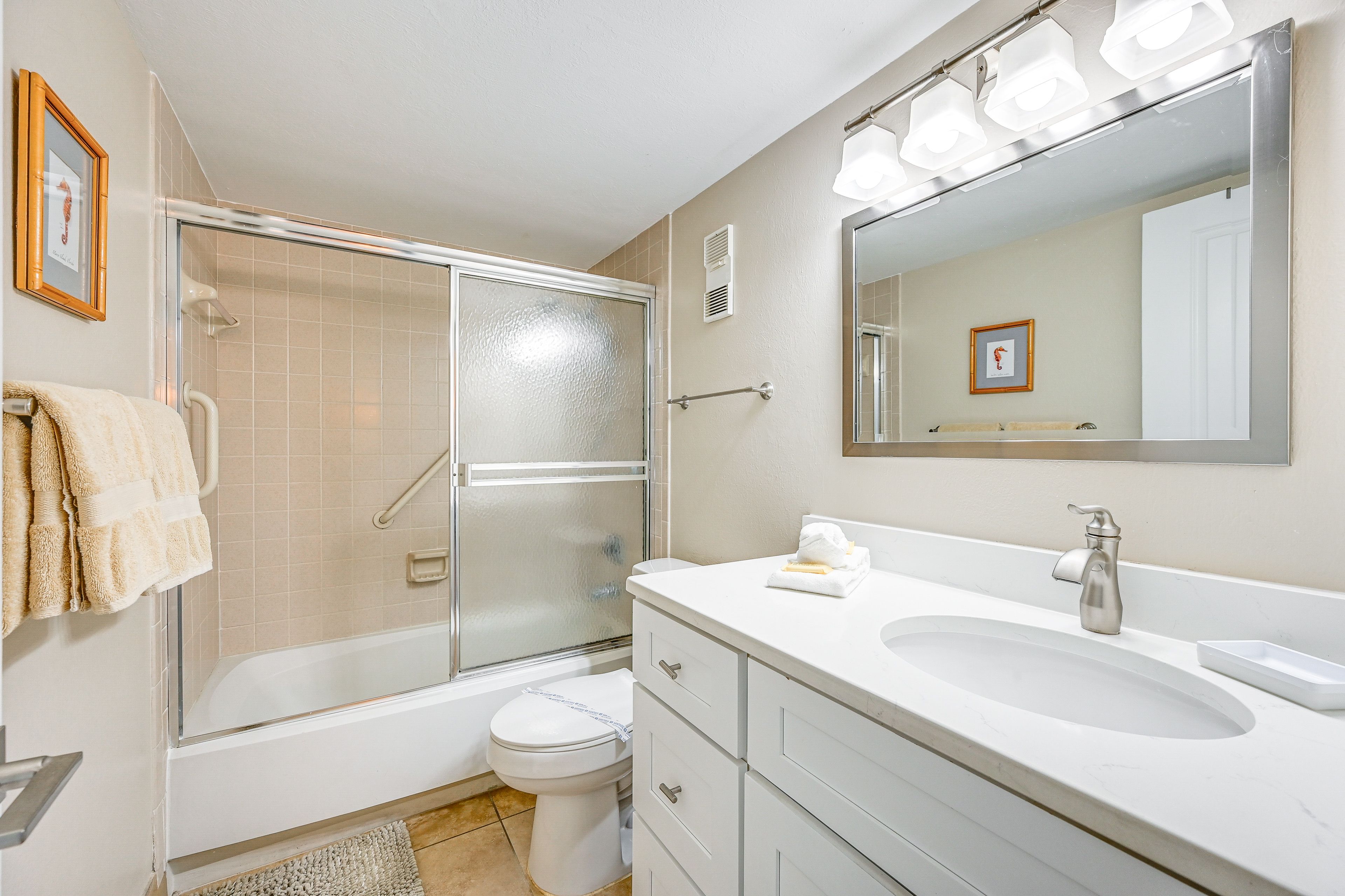 Full Bathroom | Towels Provided