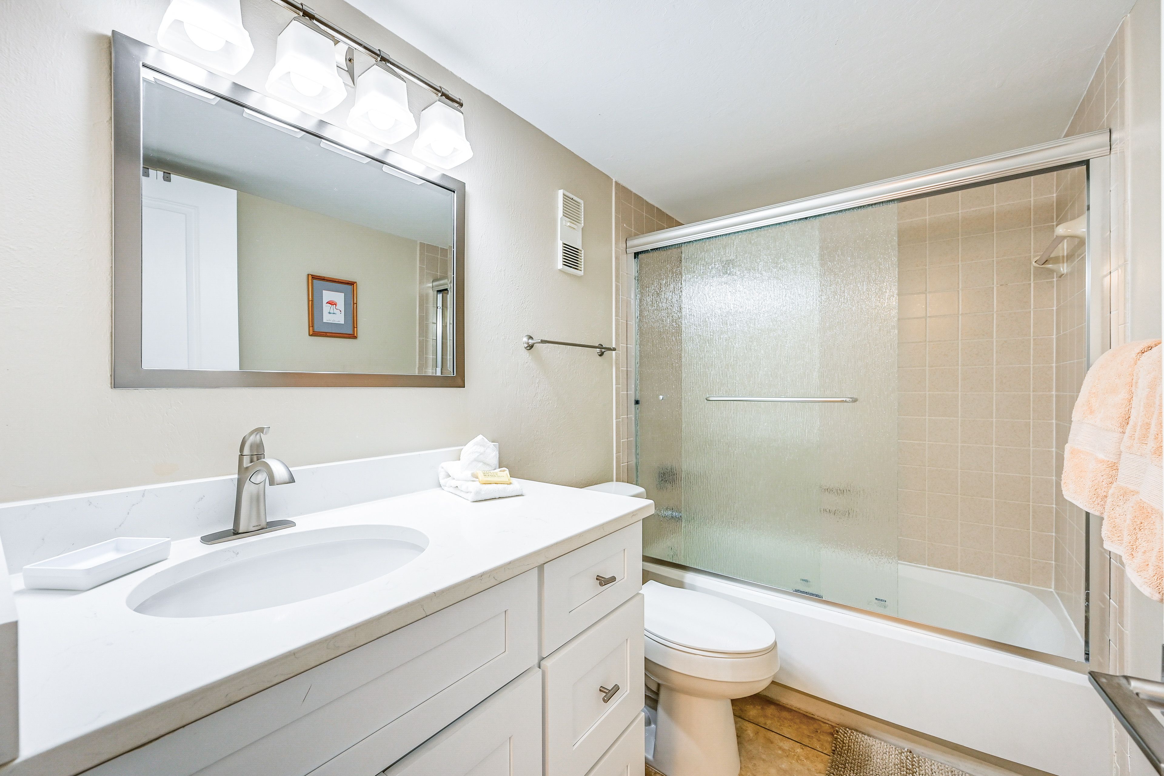 Full Bathroom | Complimentary Toiletries