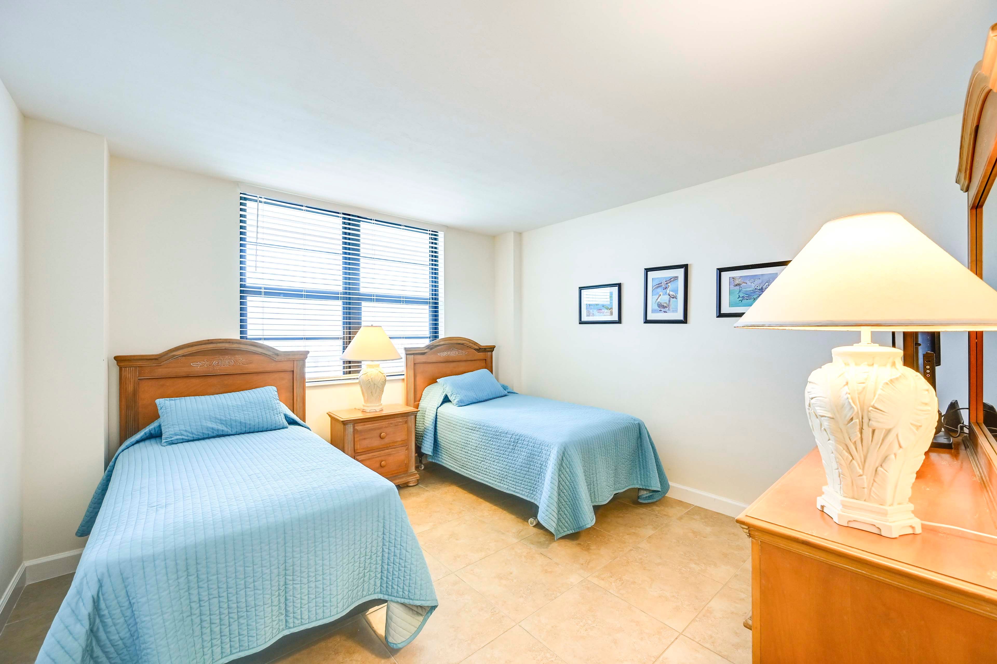 Bedroom 2 | 2 Twin Beds