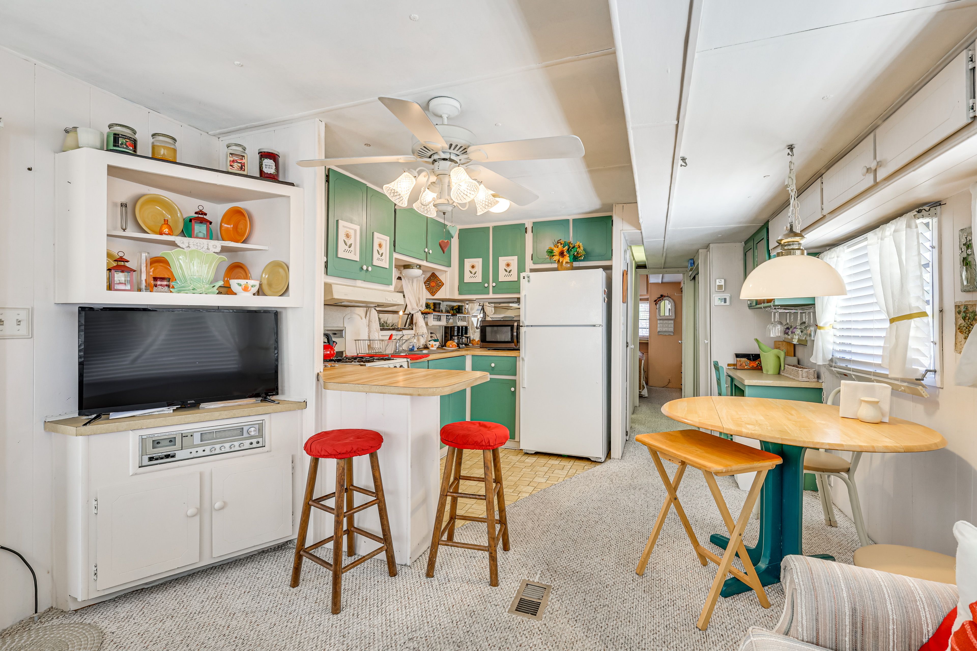 Fort Myers Vacation Rental | 1BR | 1BA | 1,350 Sq Ft | 4 Steps Required