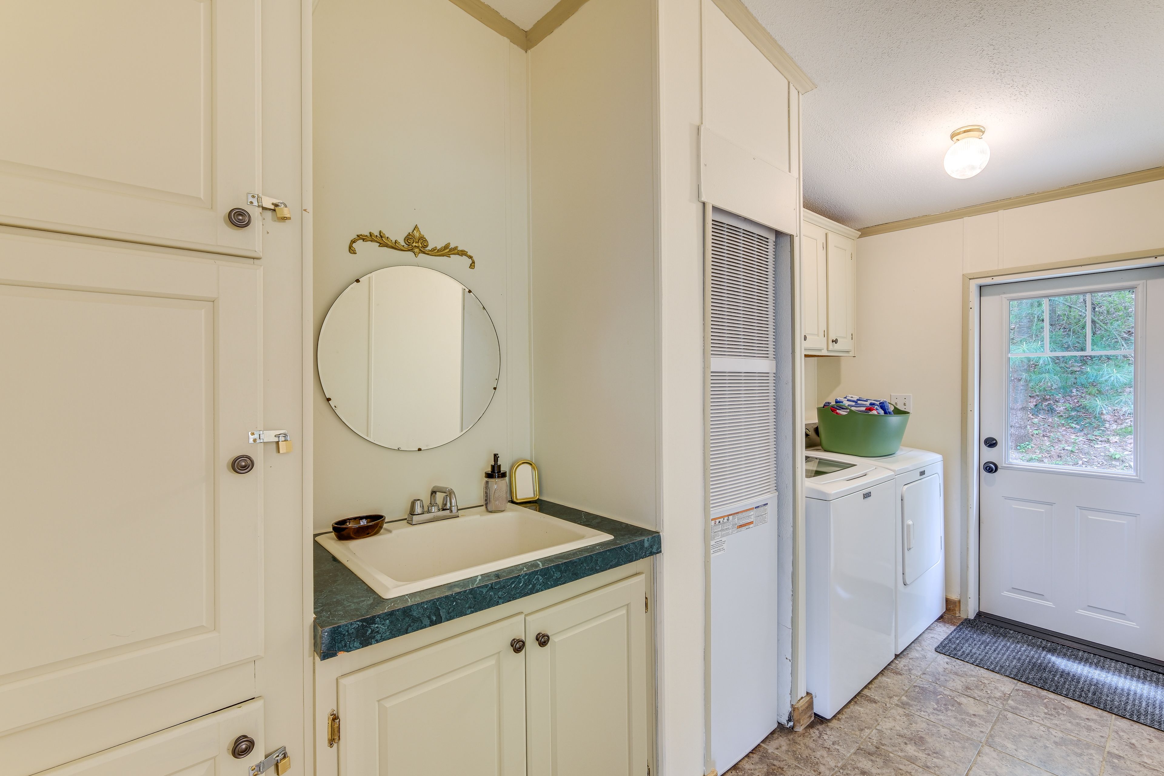 Laundry Room | Washer & Dryer