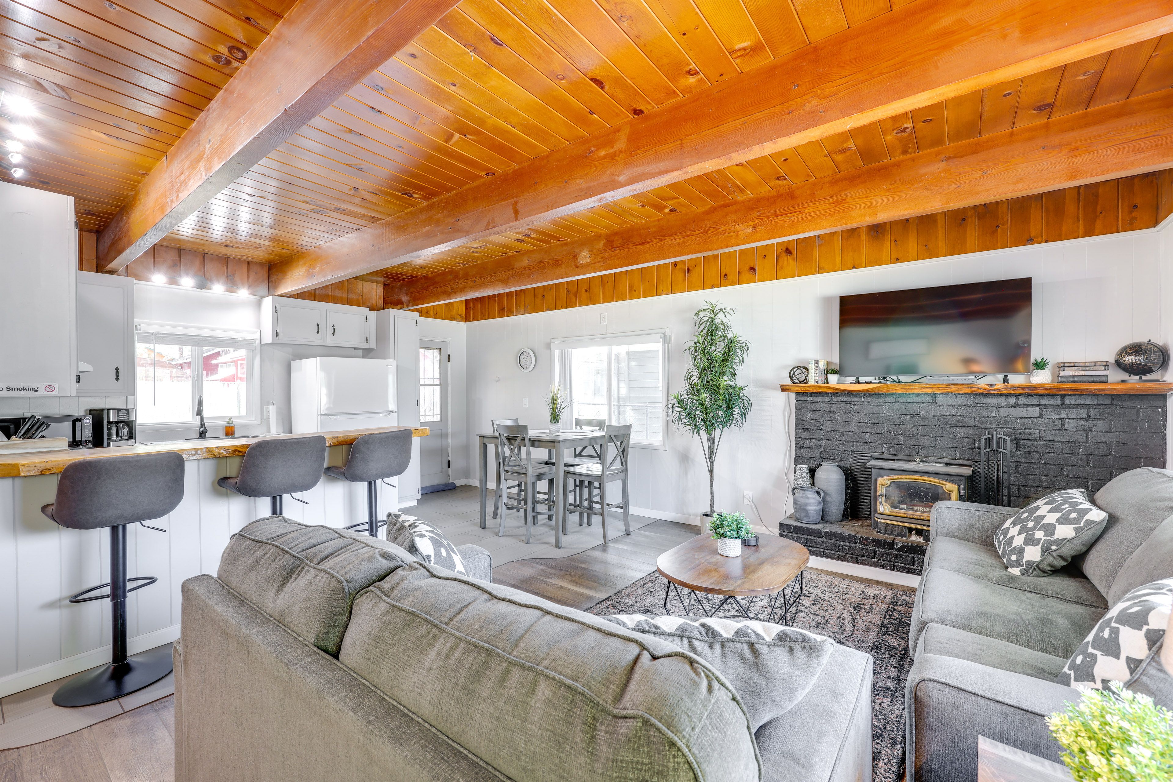 Big Bear Vacation Rental | 2BR | 1BA | 900 Sq Ft | 1 Step to Enter