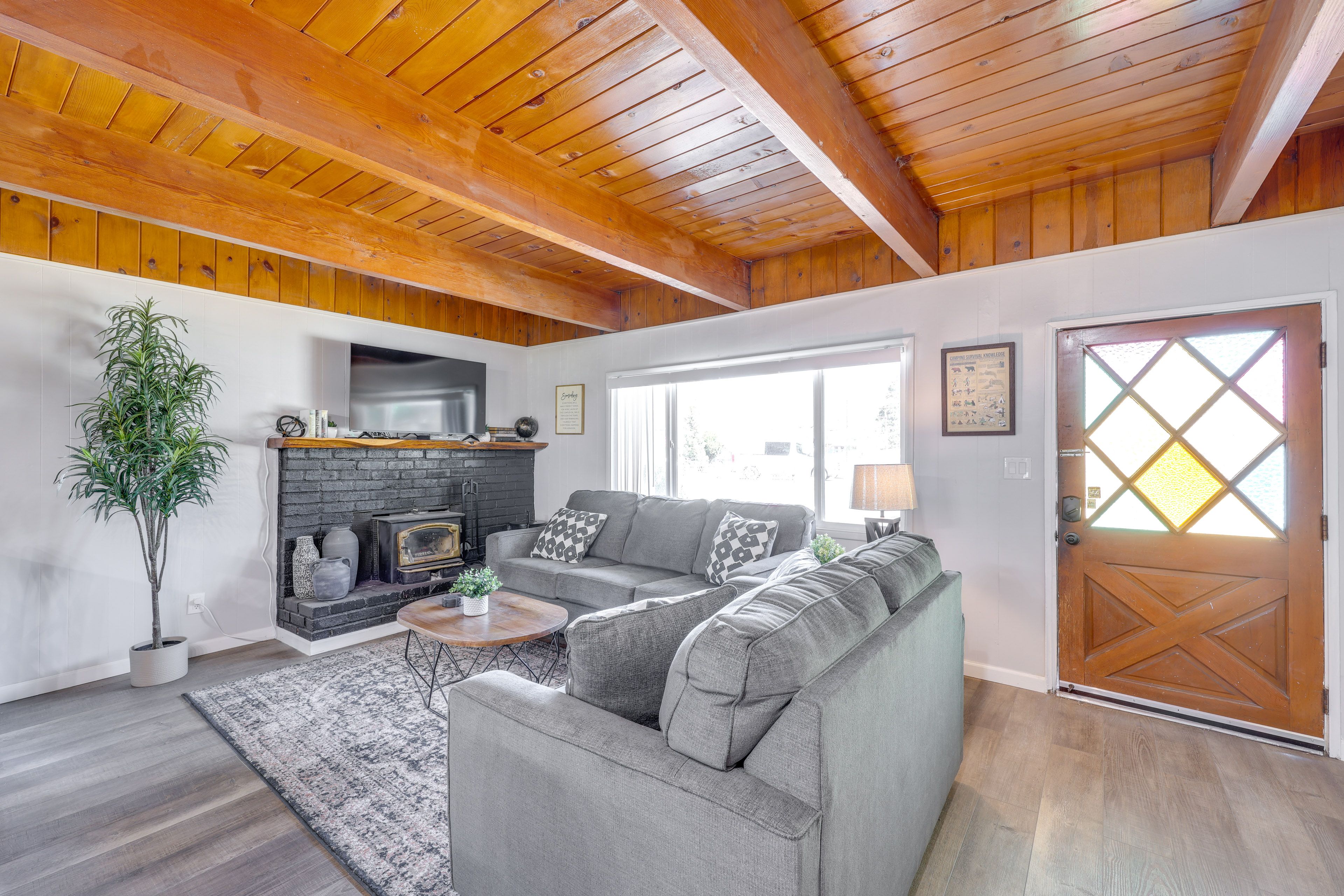Living Room | Wood-Burning Stove | Free WiFi