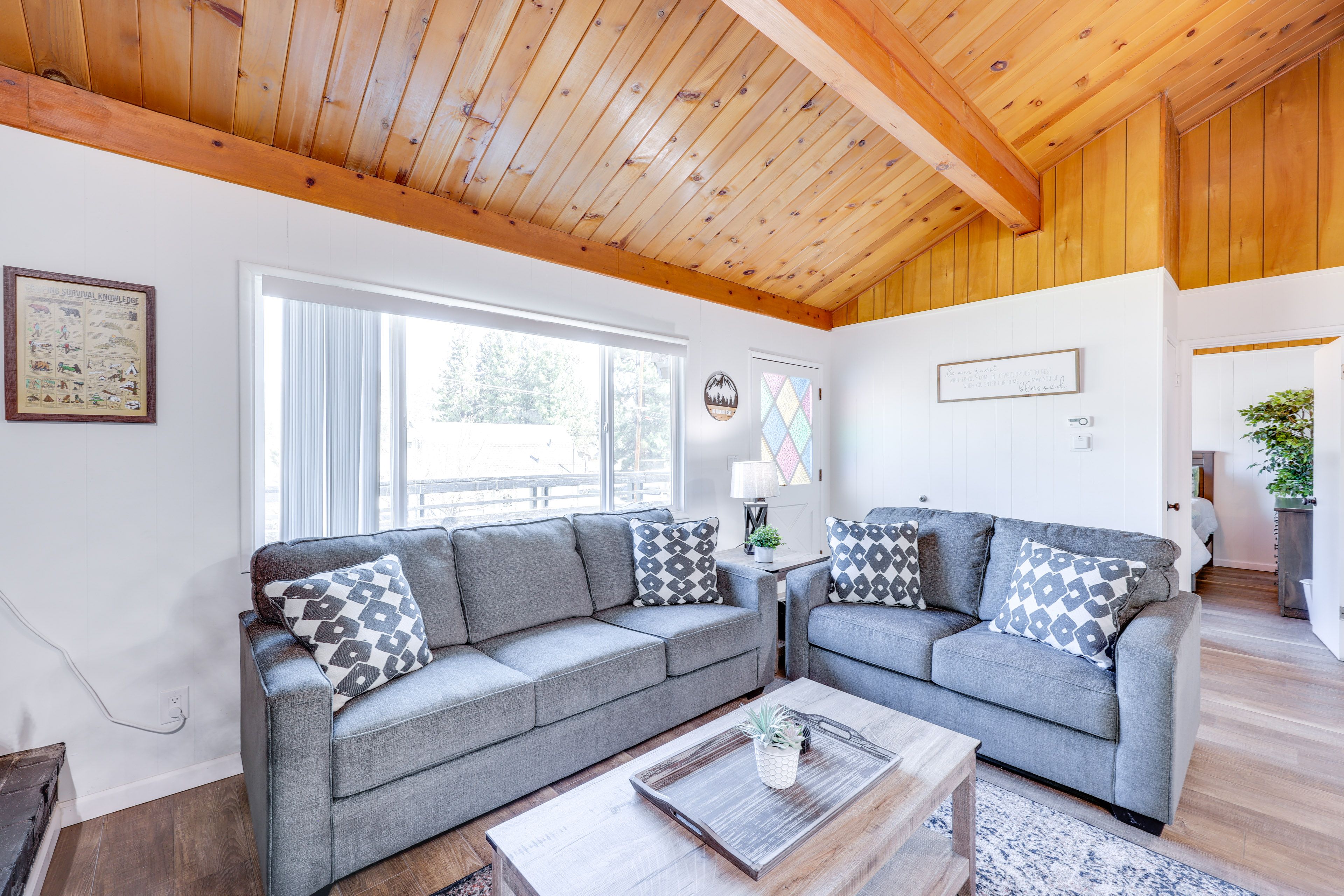 Living Room | Wall Heater | Fireplace | Free WiFi