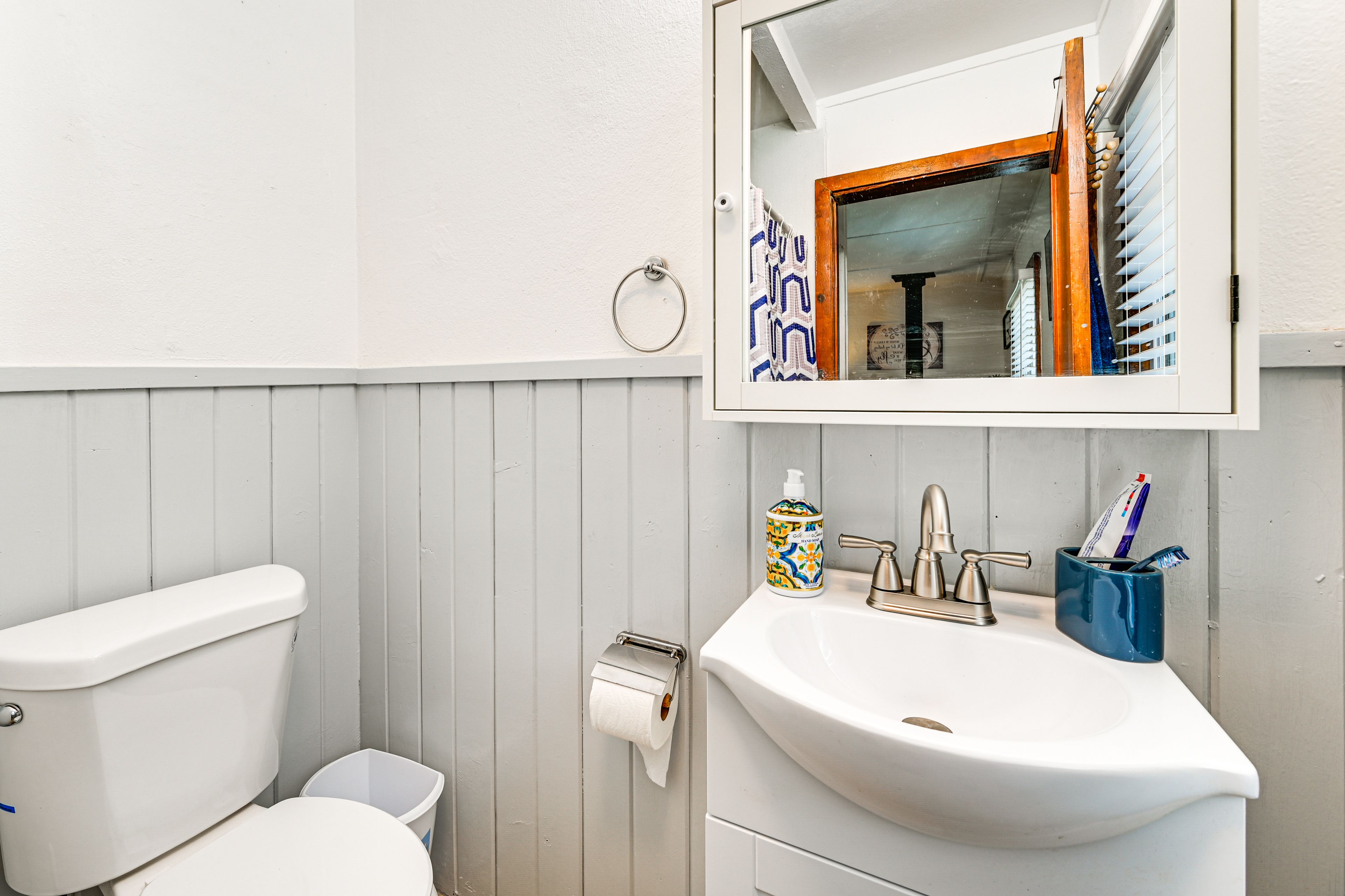 Full Bathroom | Towels Provided