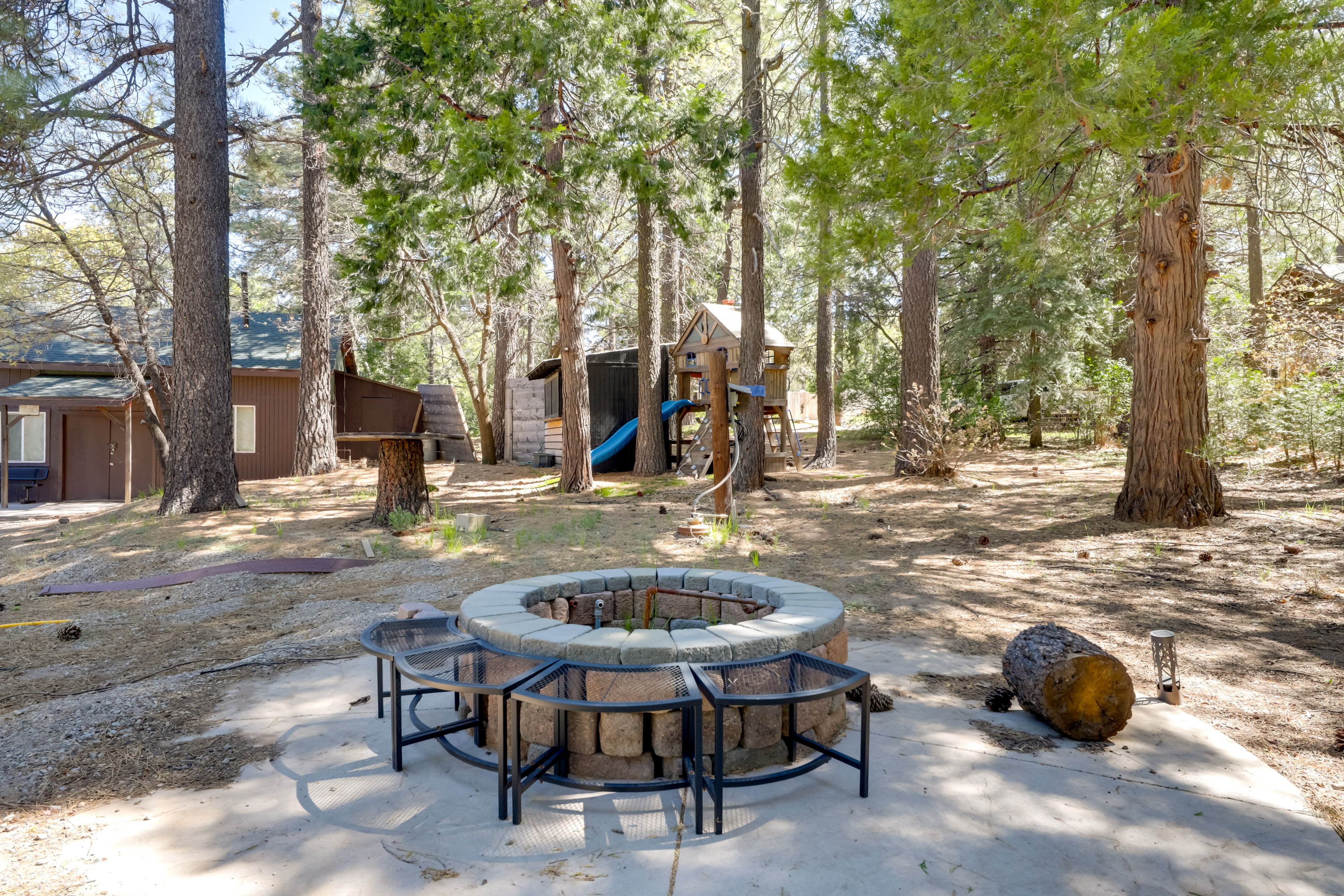 Cabin Exterior | Fire Pit