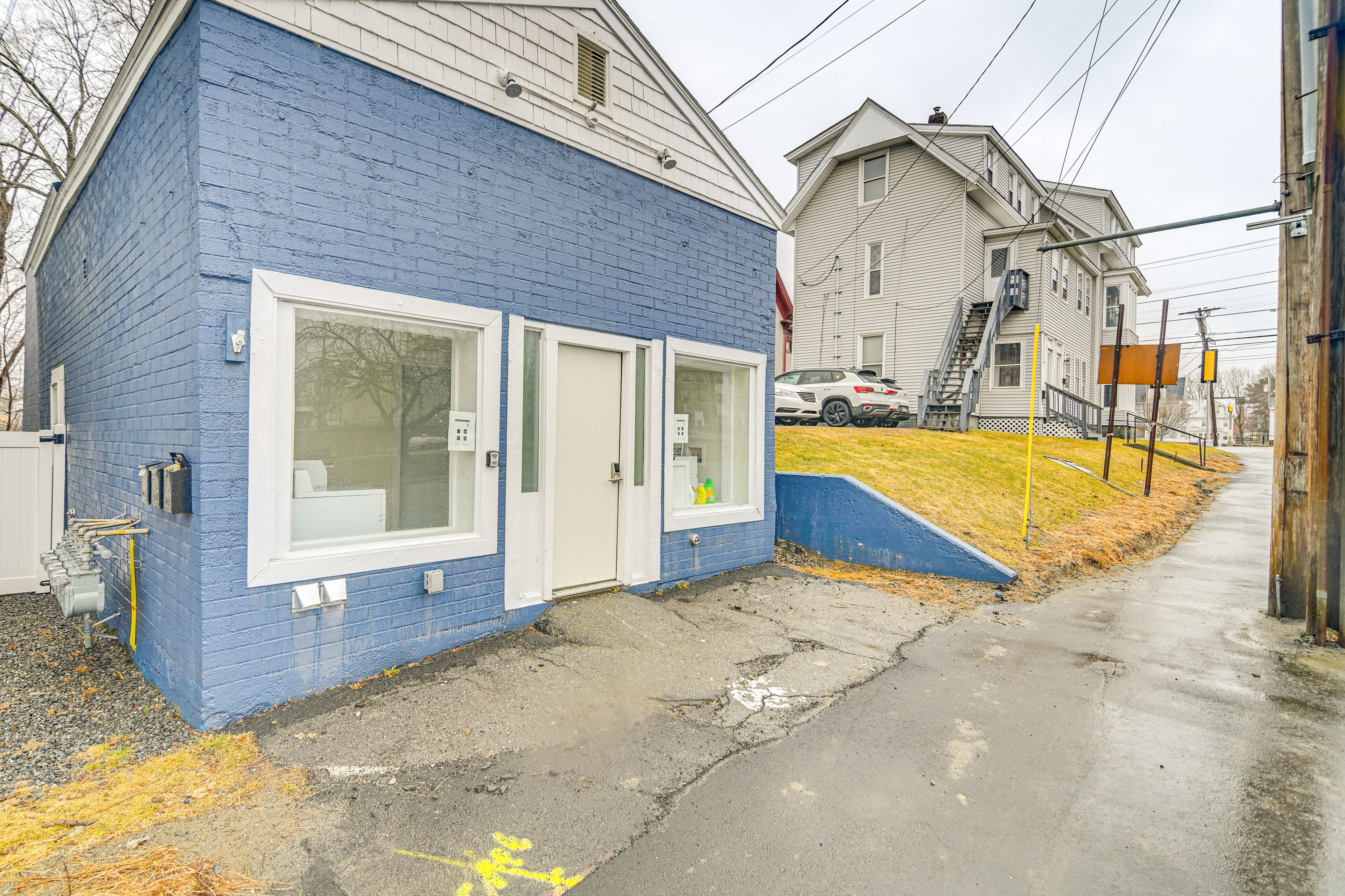 Property Exterior | Single-Story Studio