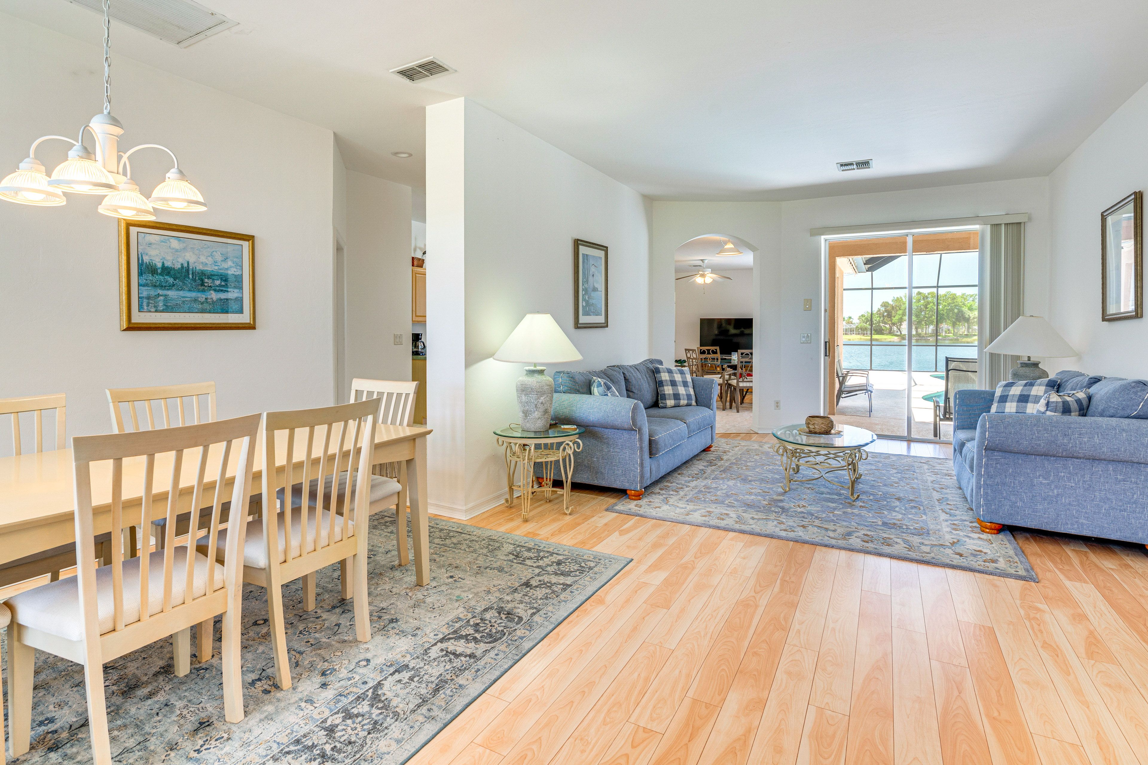 Dining Area | Dishware/Flatware | Free WiFi