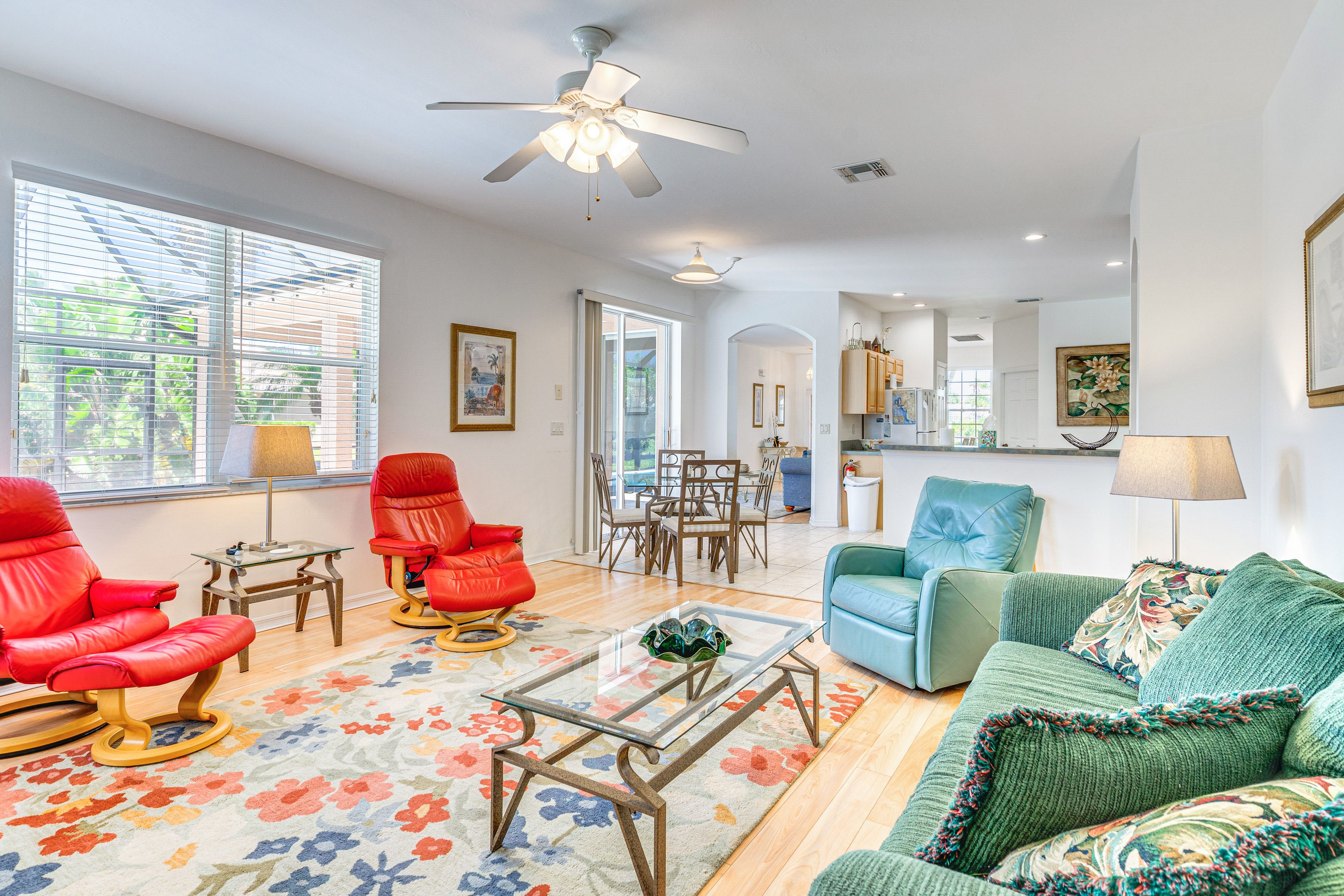 Living Room | Smart TV | Books | Board Games