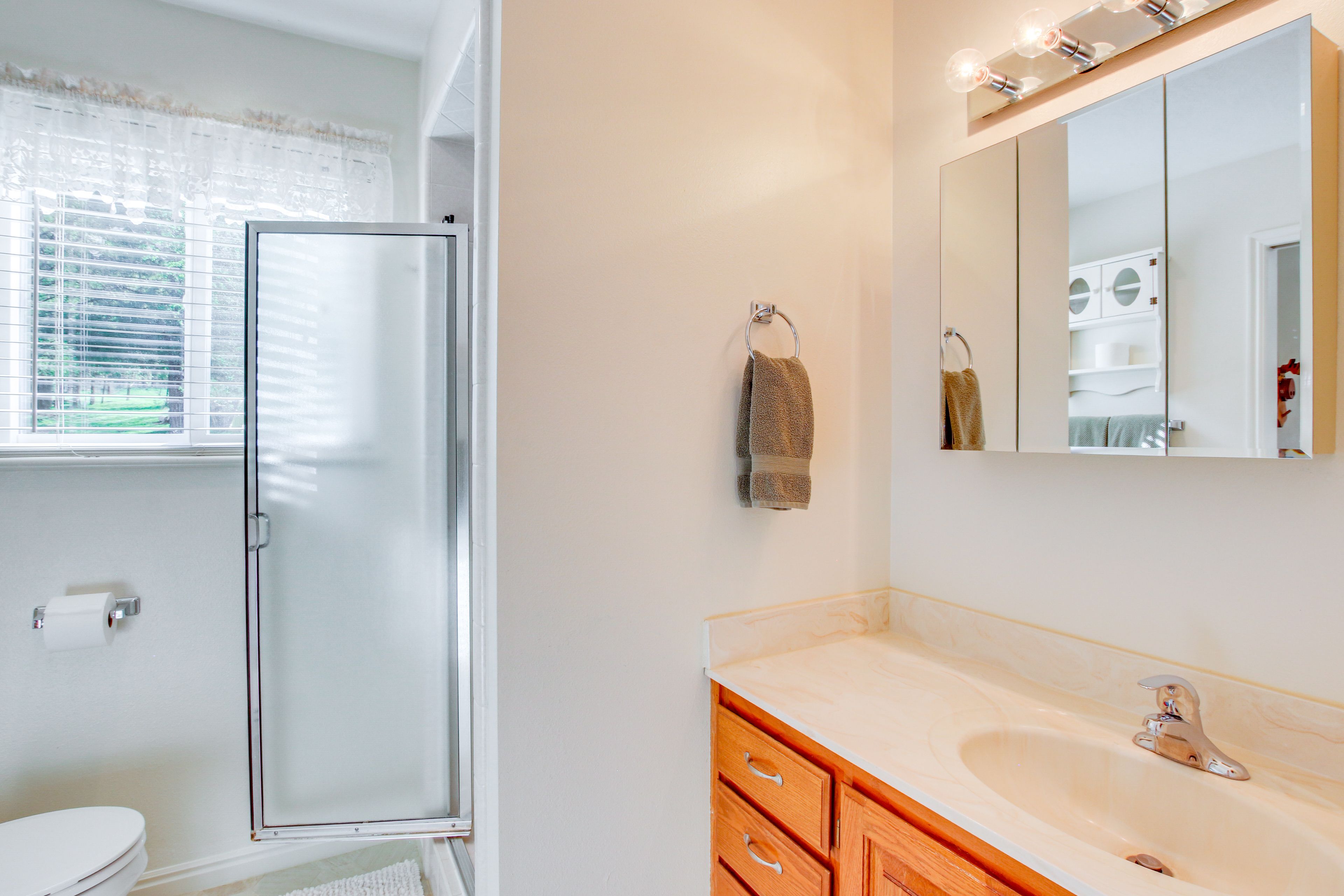 En-Suite Bathroom | Main Level | Towels Provided