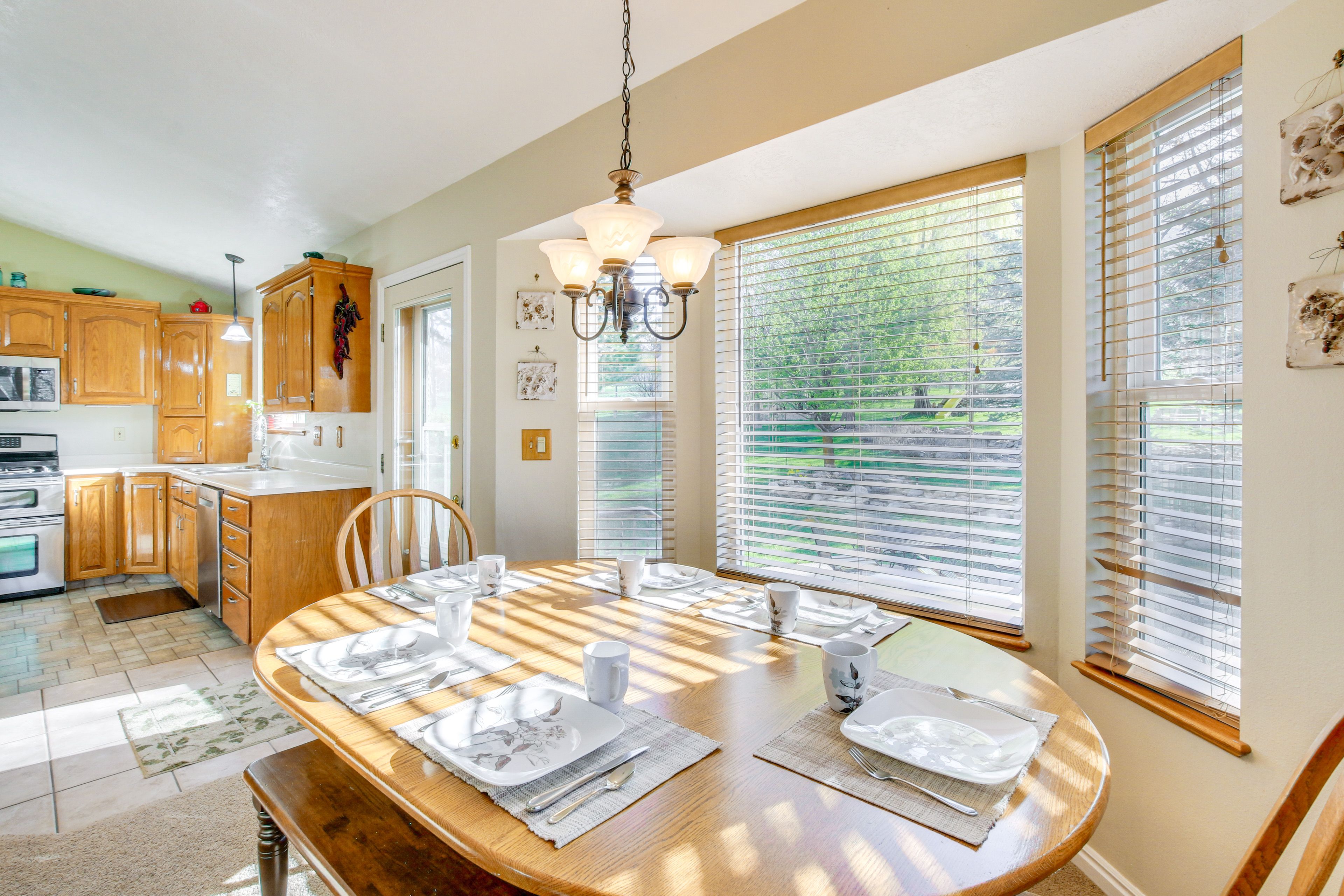 Dining Area | Main Level