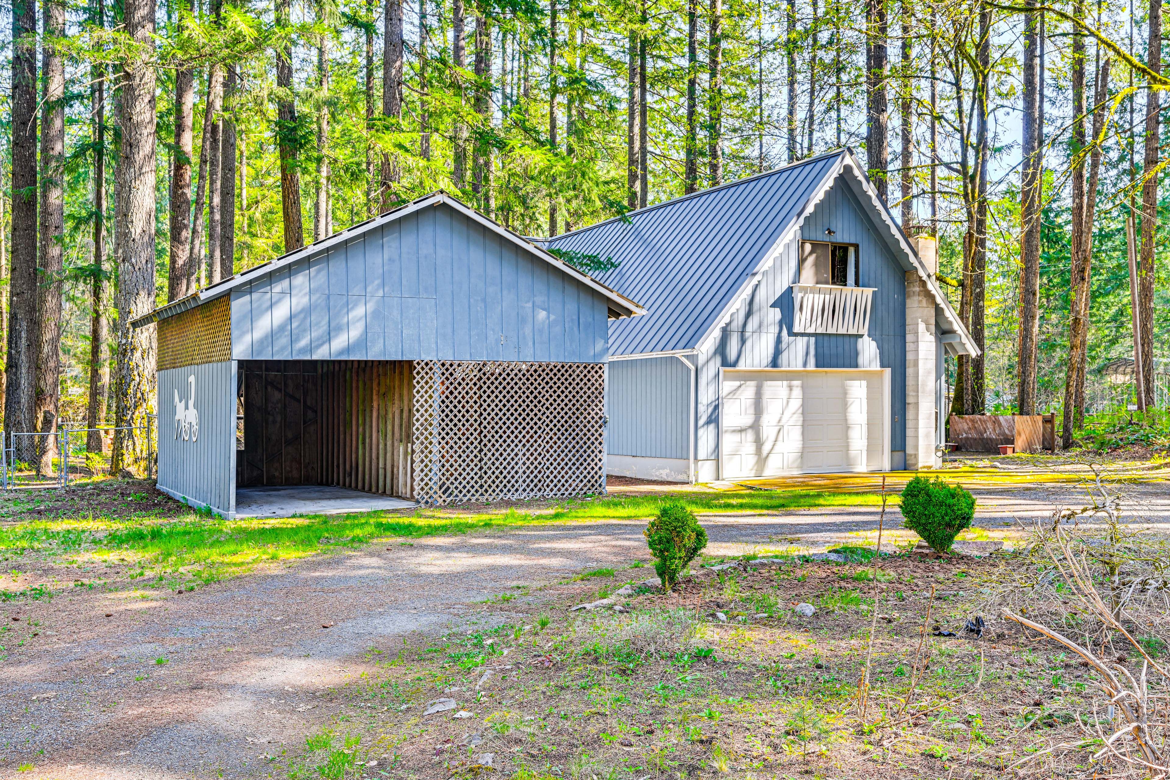 Parking | Gravel Driveway (4 Vehicles) | Garage (2 Vehicles) | Trailer Parking Allowed